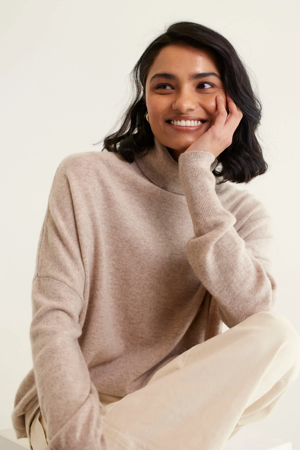 A Polo Bay Cashmere Sweater In Lightweight Beige - Image 2