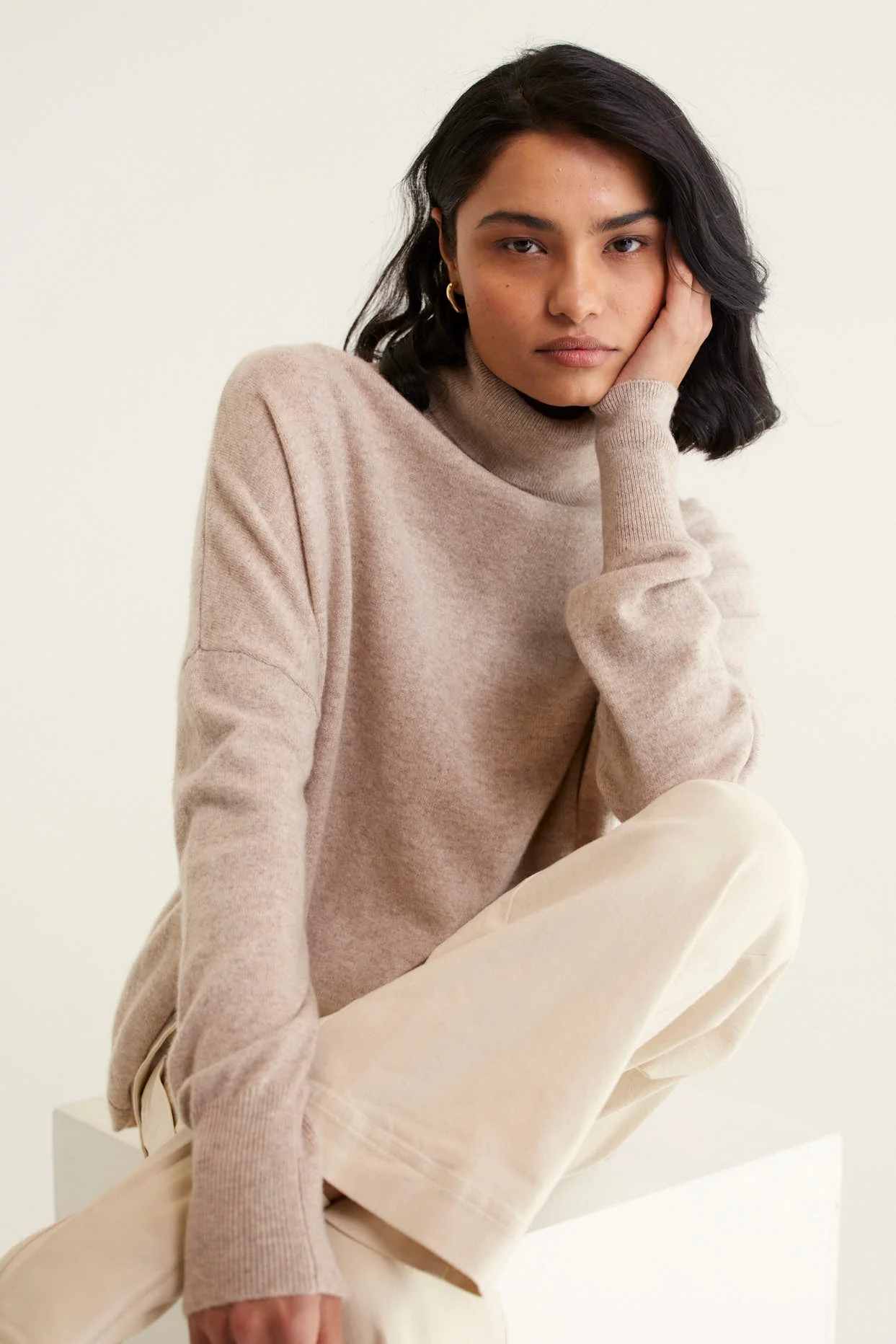 A Polo Bay Cashmere Sweater In Lightweight Beige - Image 3