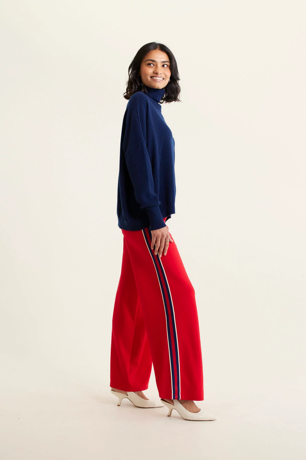A Polo Bay Cashmere Sweater In Midnight Navy - Image 3