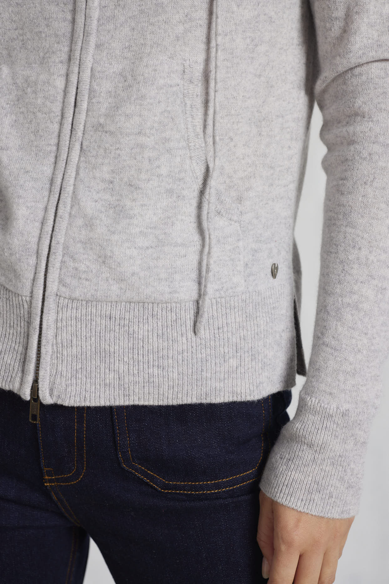 Amber Cashmere Hoodie in Fly Ash - Image 4