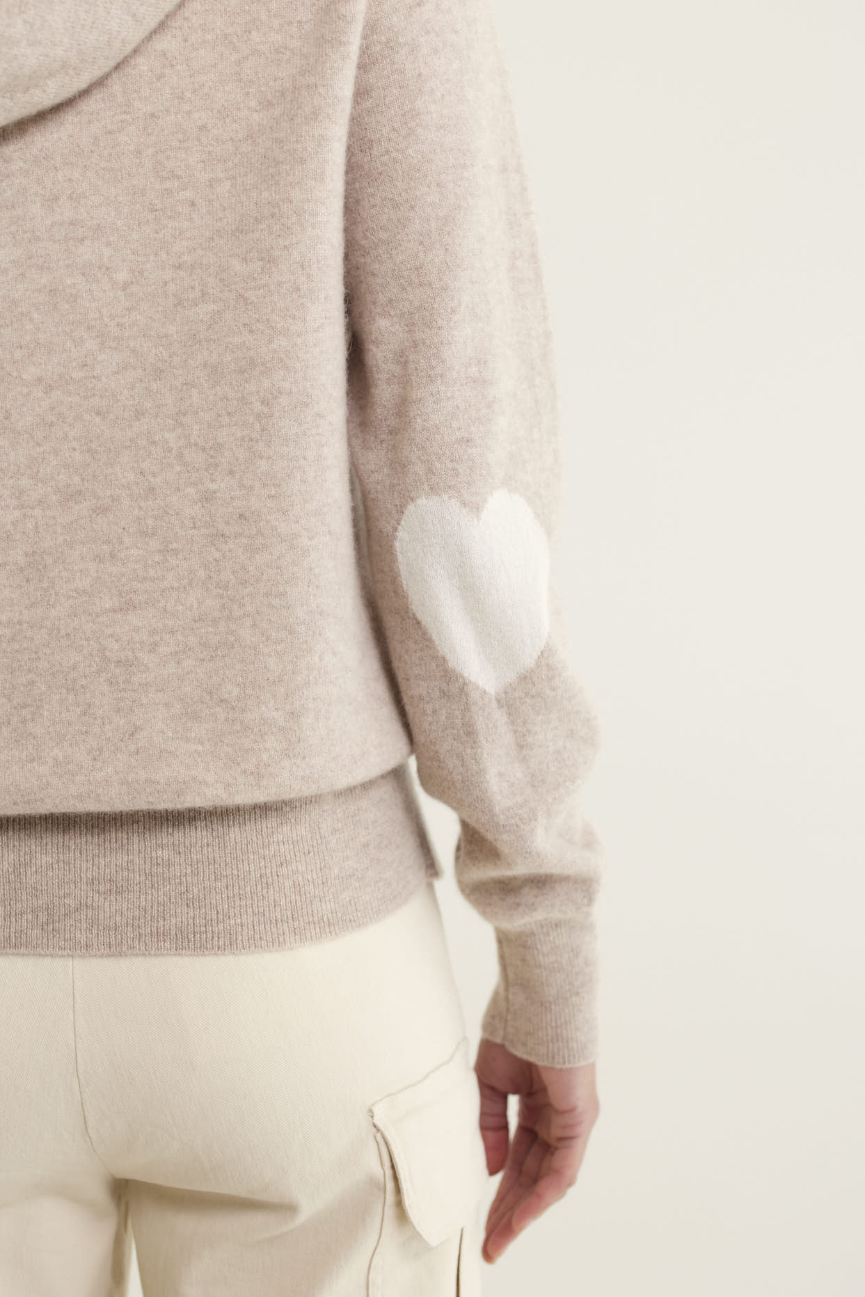 Amber Cashmere Hoodie In Lightweight Beige - Image 2