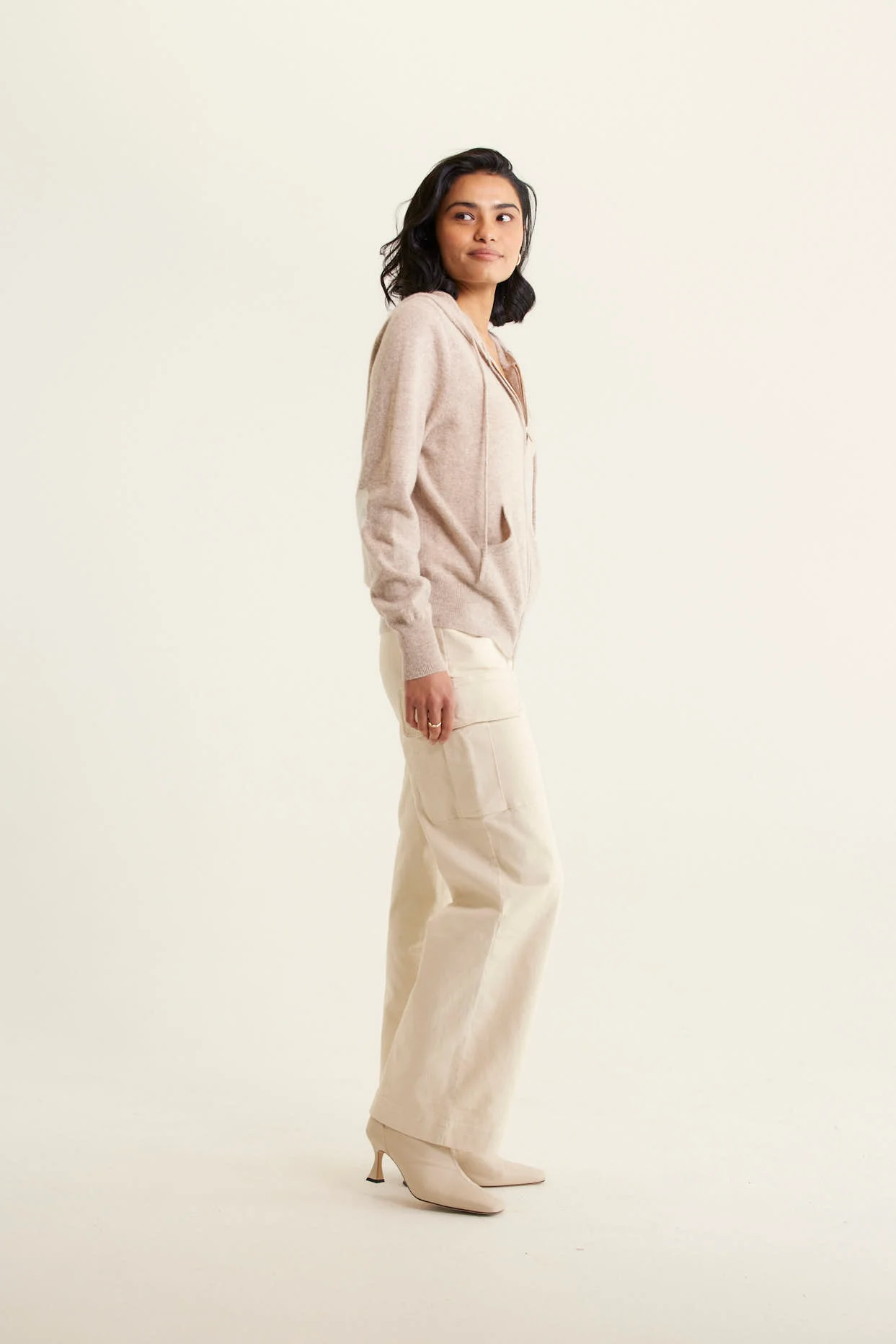 Amber Cashmere Hoodie In Lightweight Beige - Image 4
