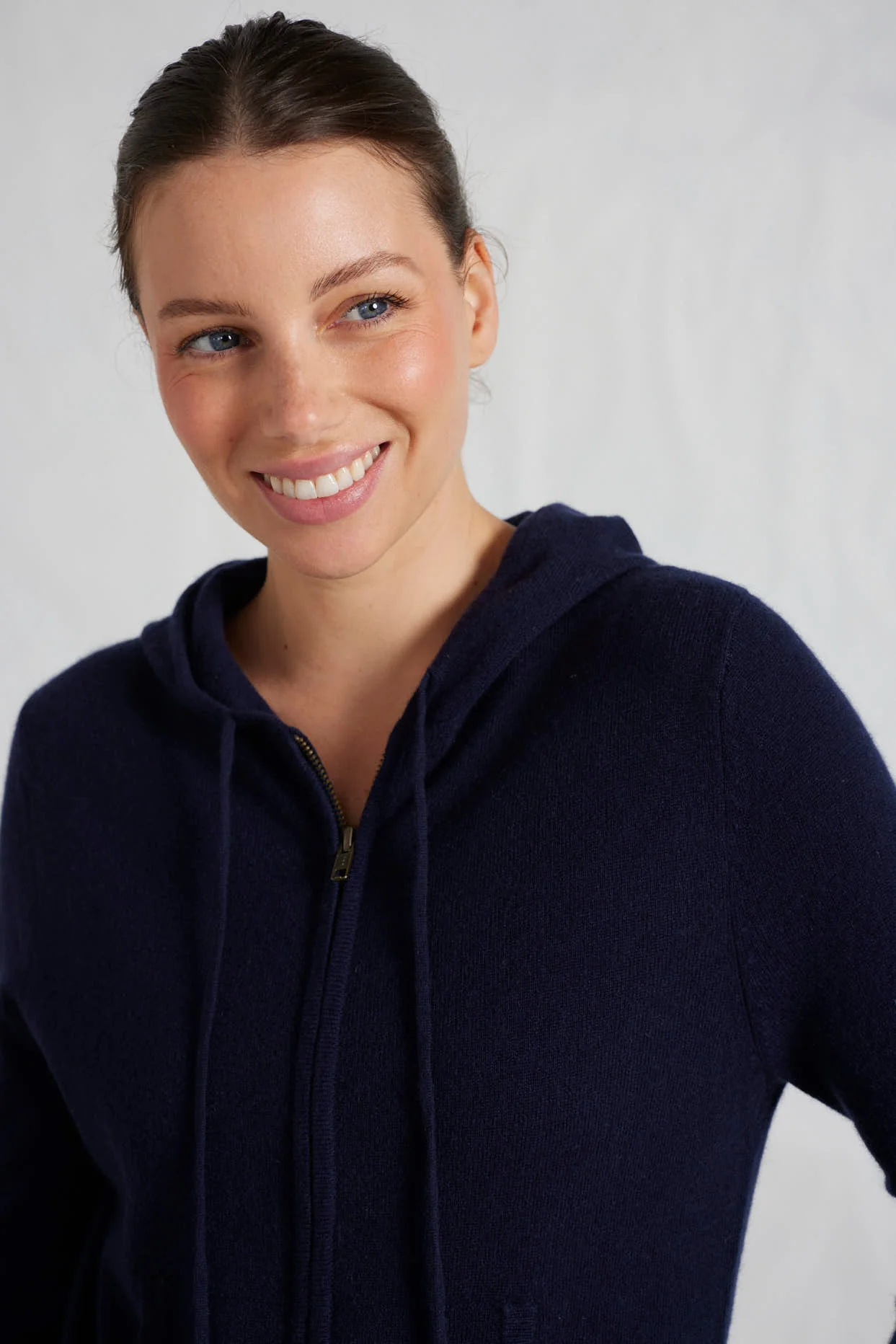 Amber Cashmere Hoodie in Mariner - Image 2
