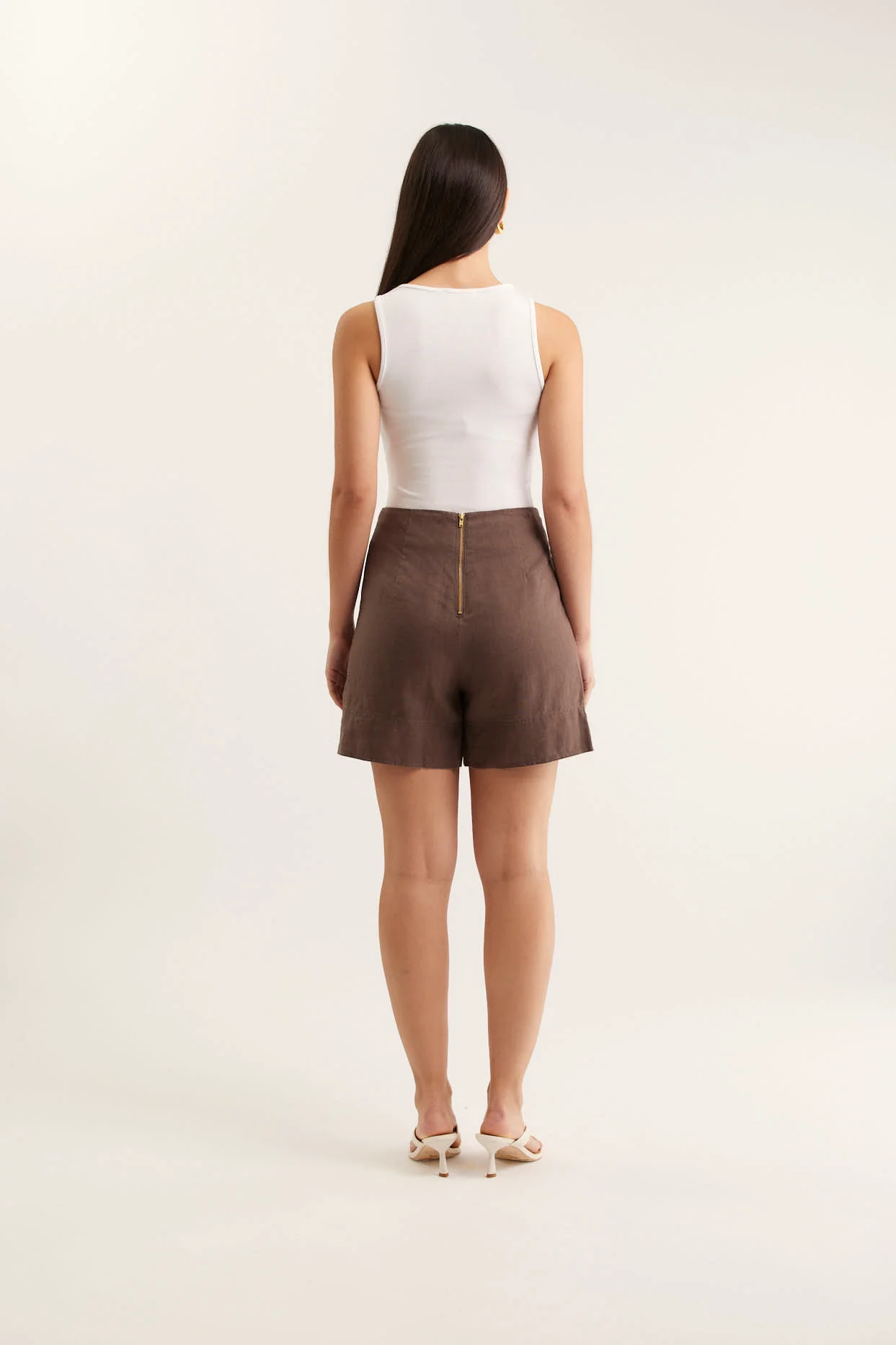 Atlas Linen Short In Choc - Image 2