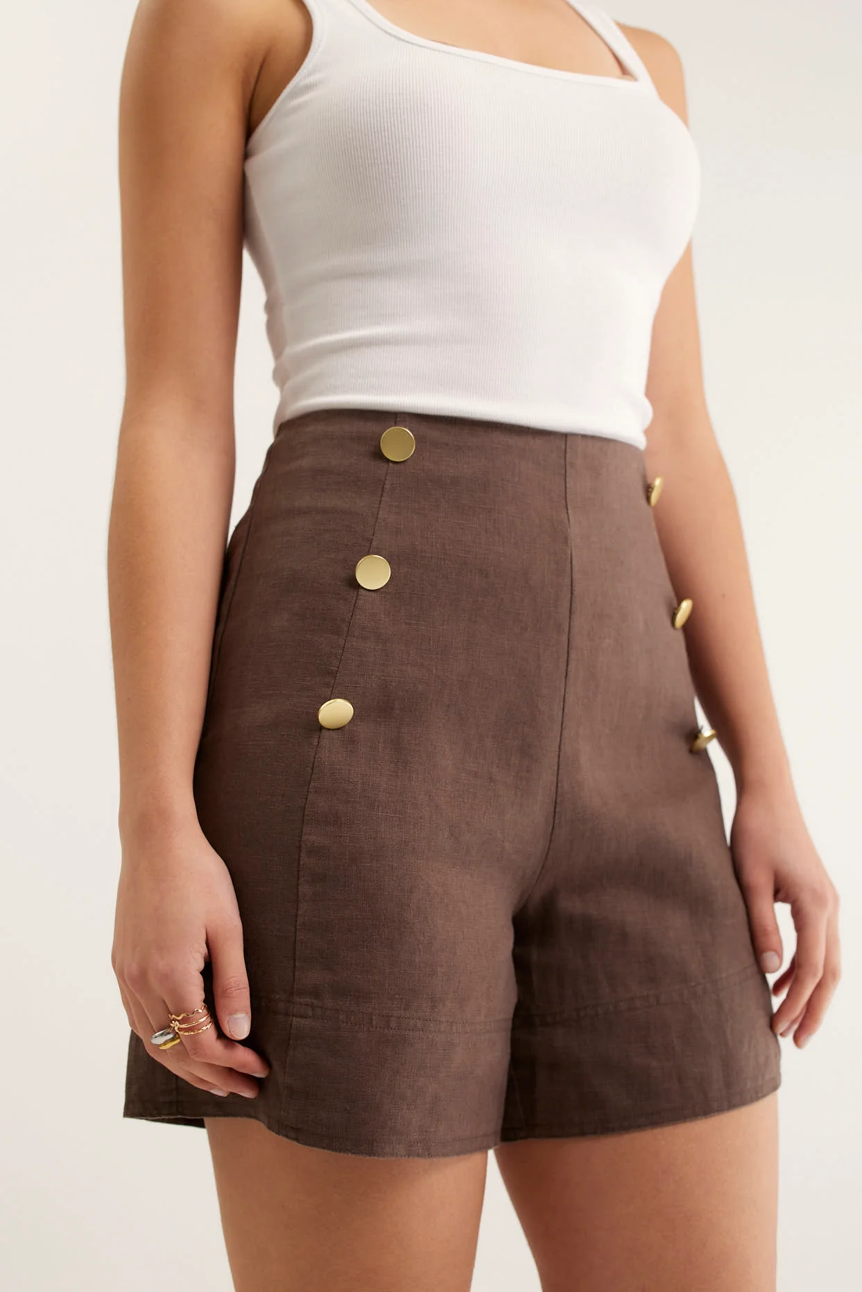 Atlas Linen Short In Choc - Image 4