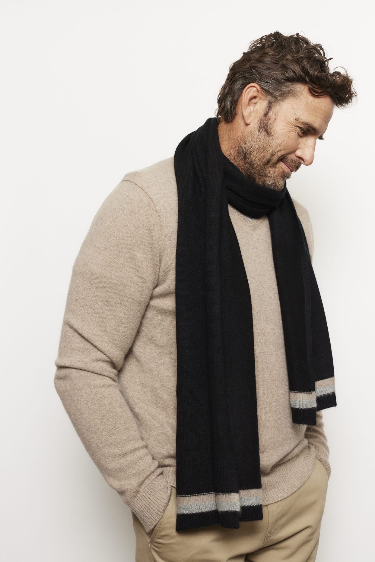 Charlie Cashmere Scarf in Black - Image 2