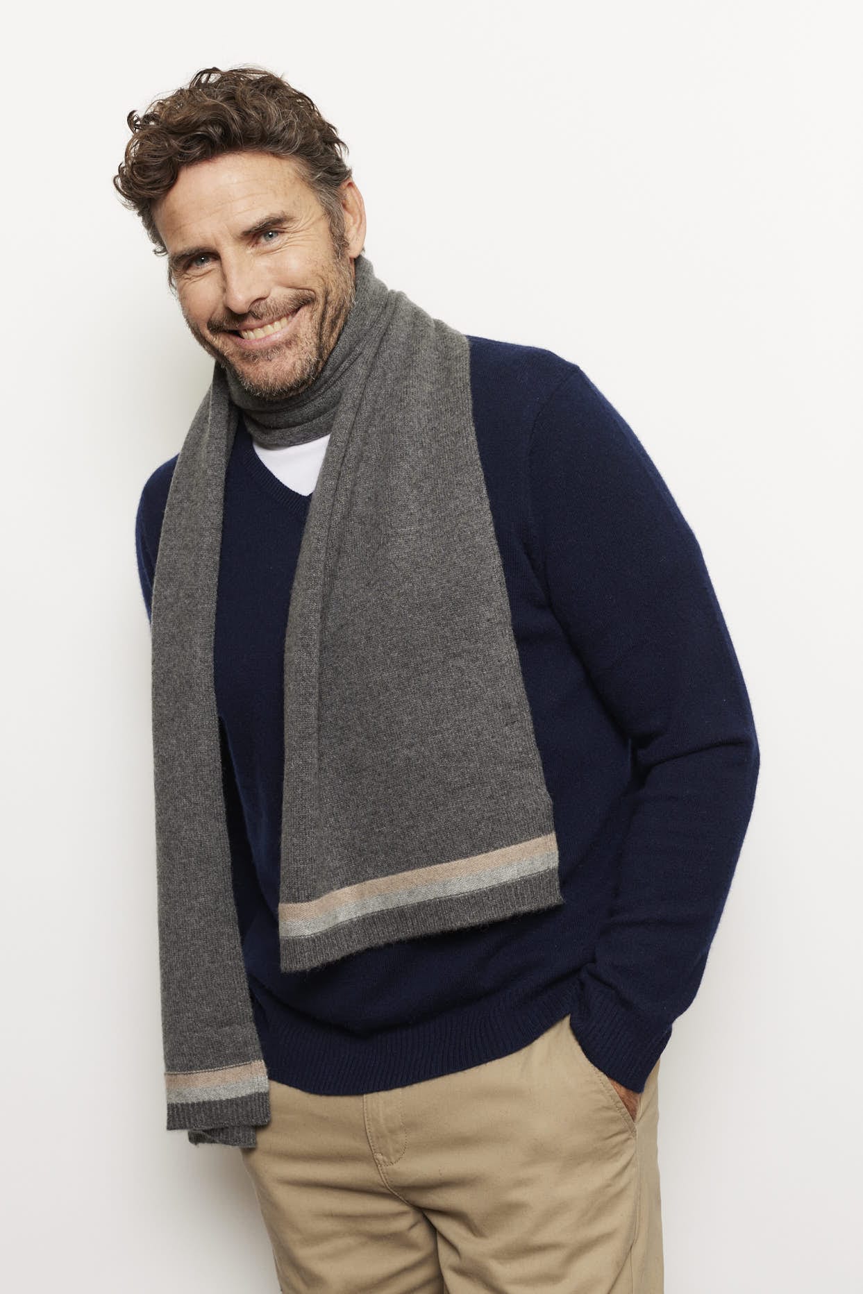 Charlie Cashmere Scarf in Charcoal - Image 2