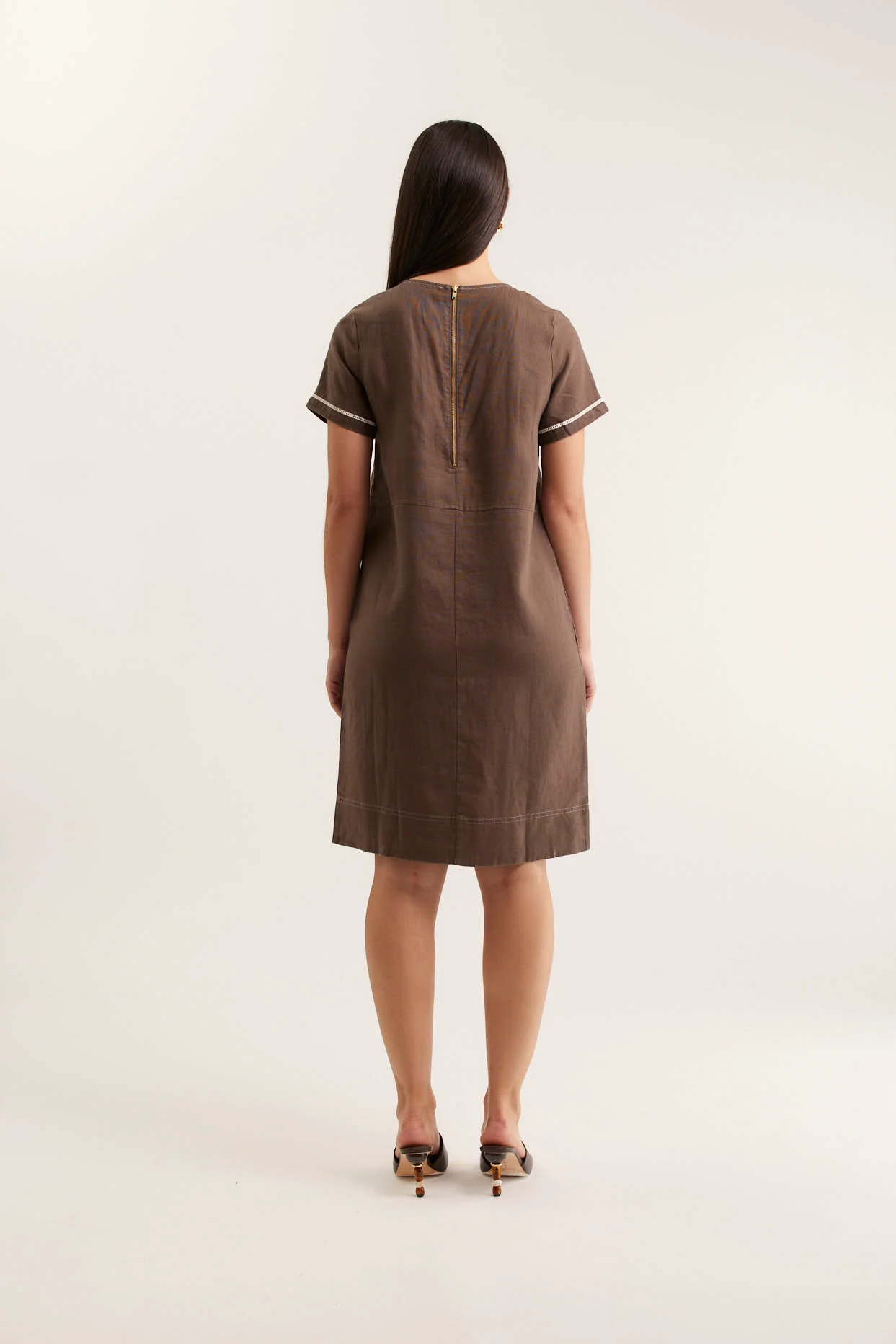 Chiara Linen Dress In Choc - Image 4