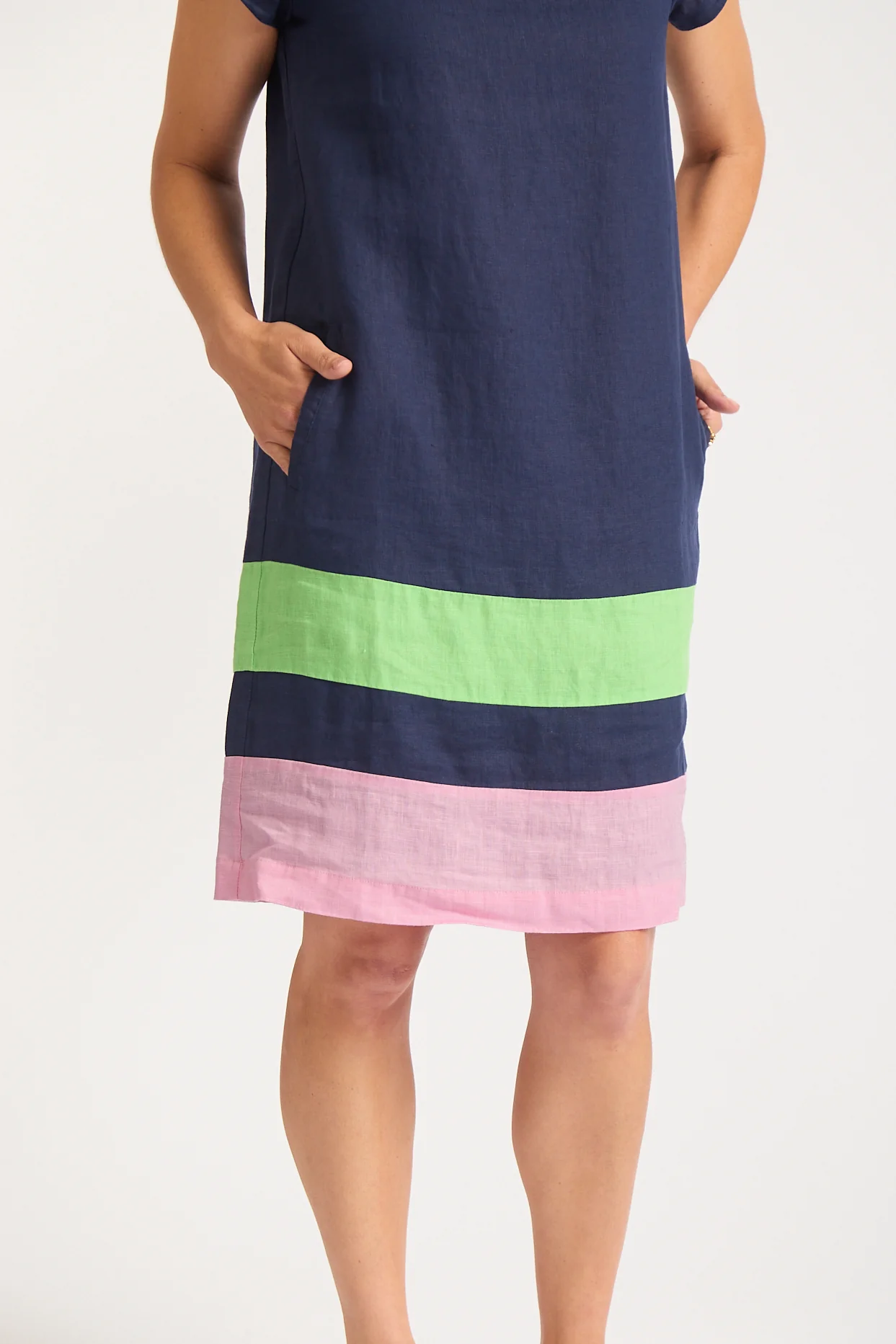 Connie Splice Linen Dress In Navy - Image 4