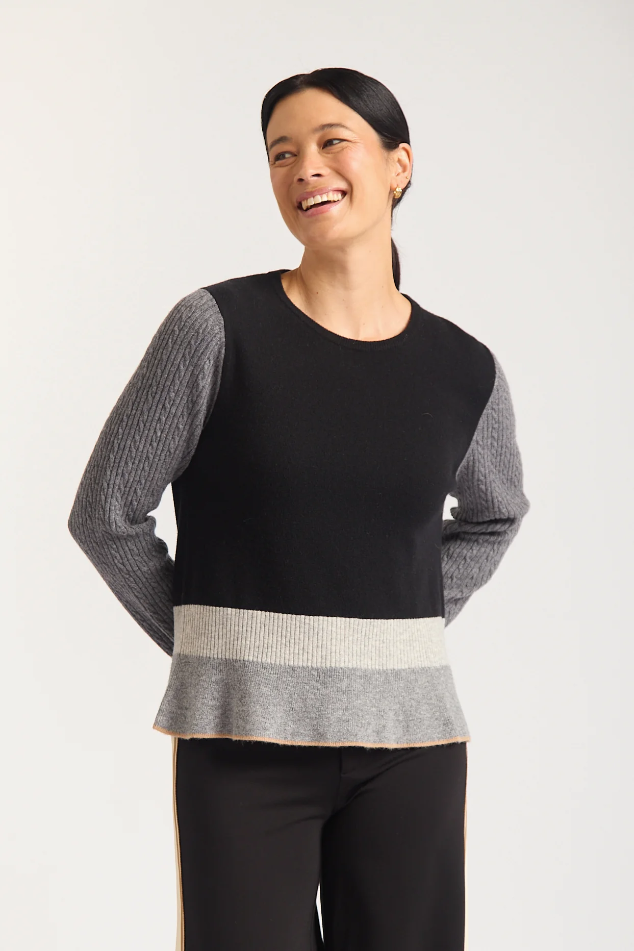 Evora Merino Cashmere Sweater In Black - Image 3