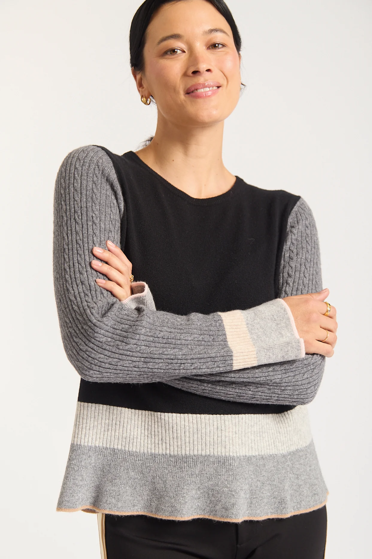 Evora Merino Cashmere Sweater In Black - Image 4