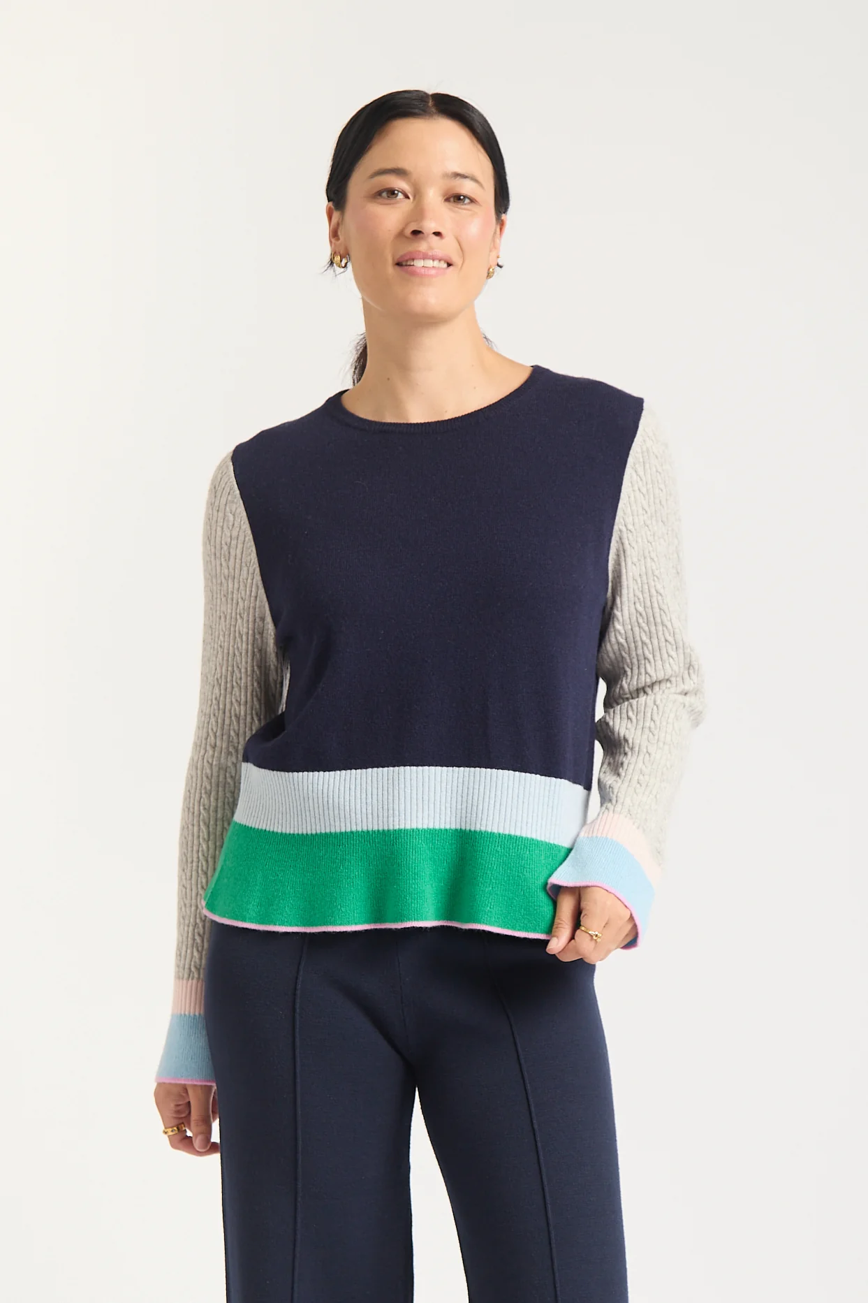 Evora Merino Cashmere Sweater In Navy - Image 4