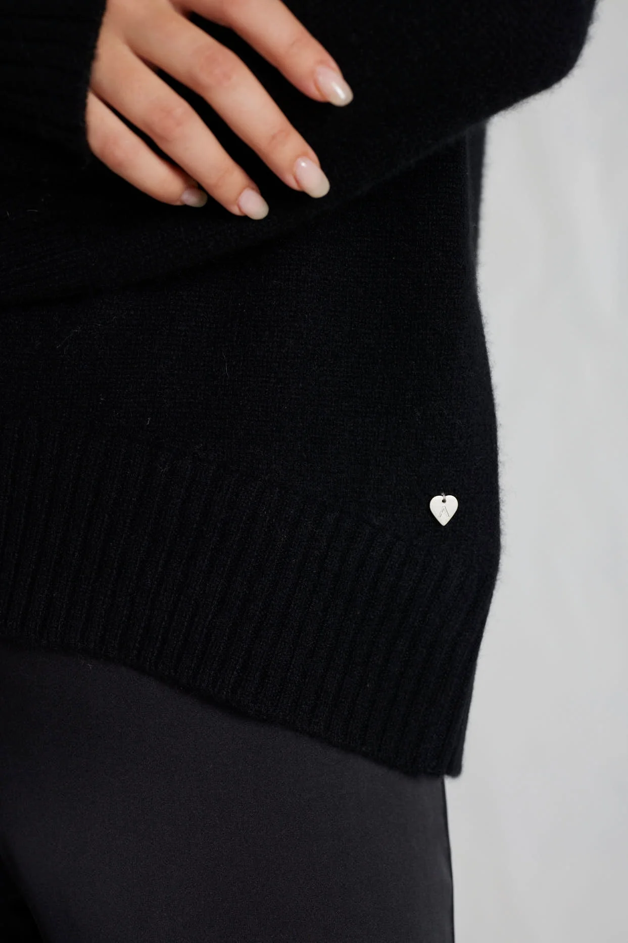 Fifi Crew Cashmere Sweater in Black - Image 4