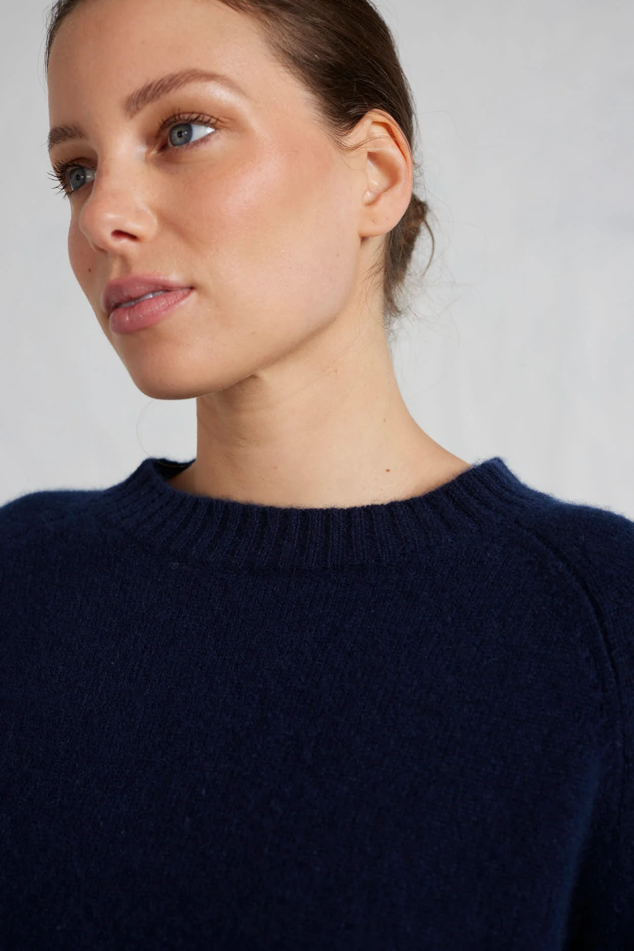 Fifi Crew Cashmere Sweater in Midnight Navy - Image 4