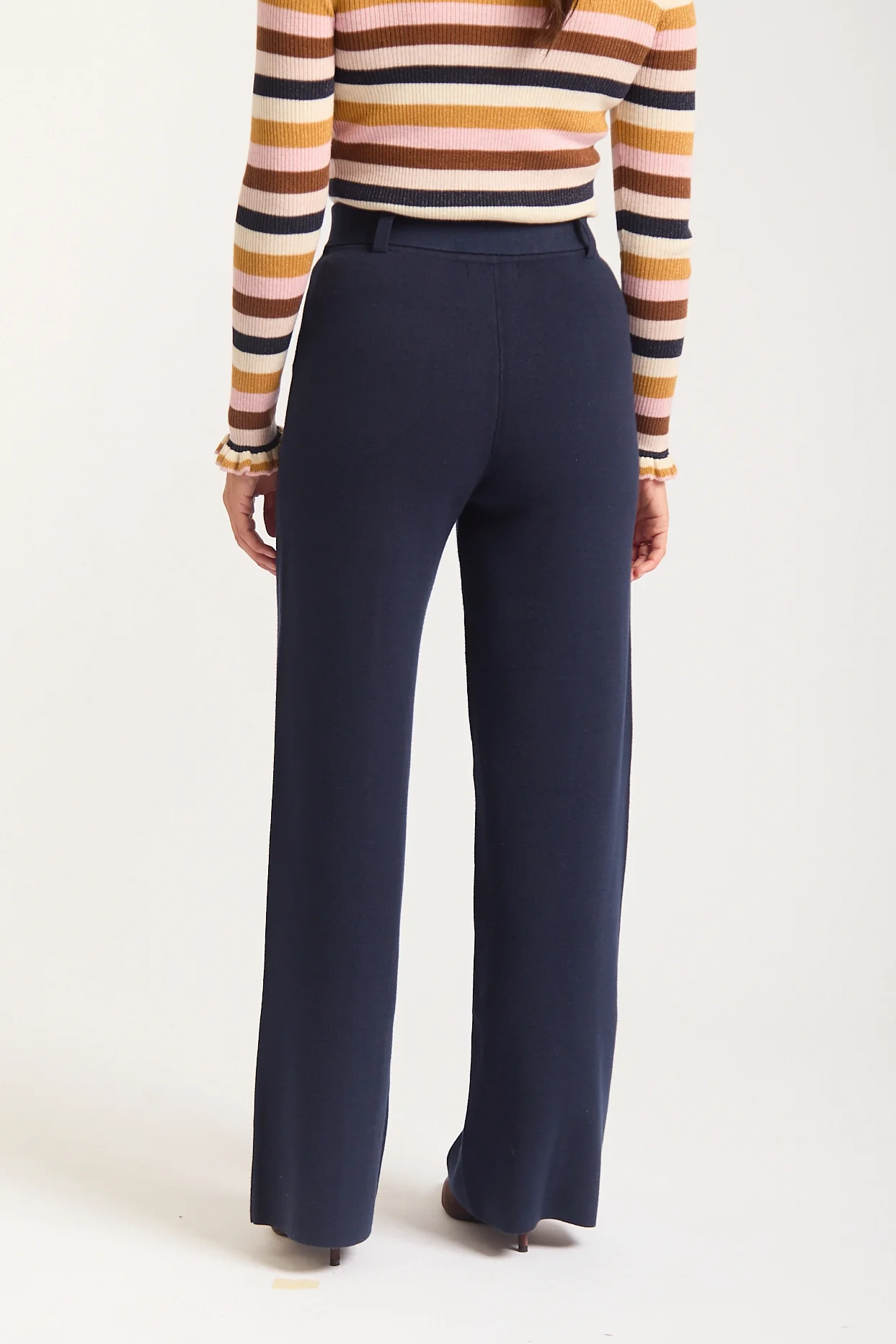 Hamilton Crepe Pant  In Navy - Image 5