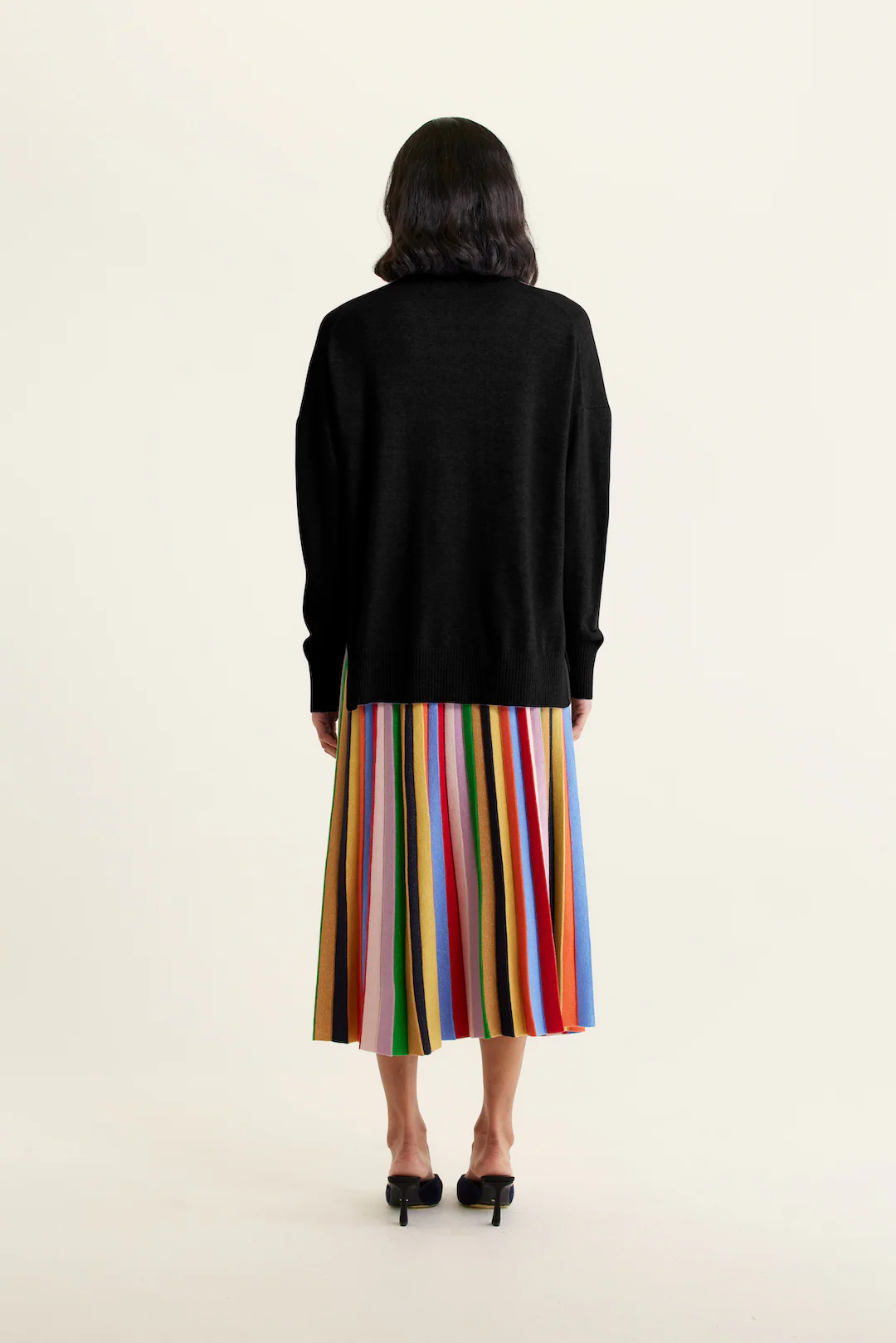 Iris Cashmere Crew Sweater In Black - Image 3