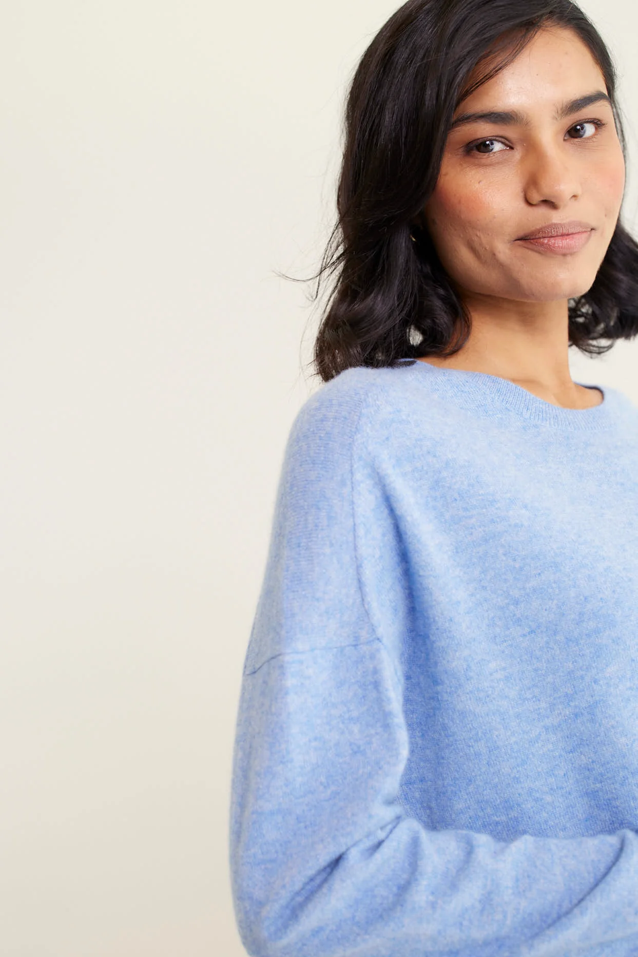 Iris Cashmere Crew Sweater In Hortensia - Image 2
