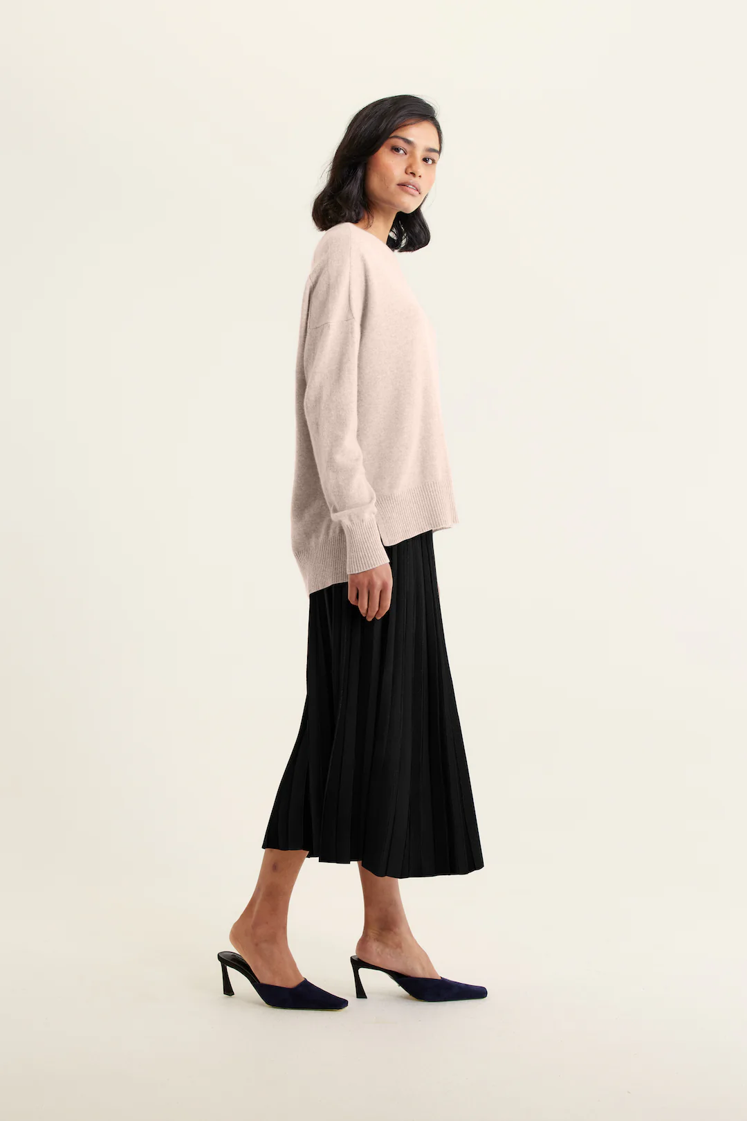 Iris Cashmere Crew Sweater In Lightweight Beige - Image 2