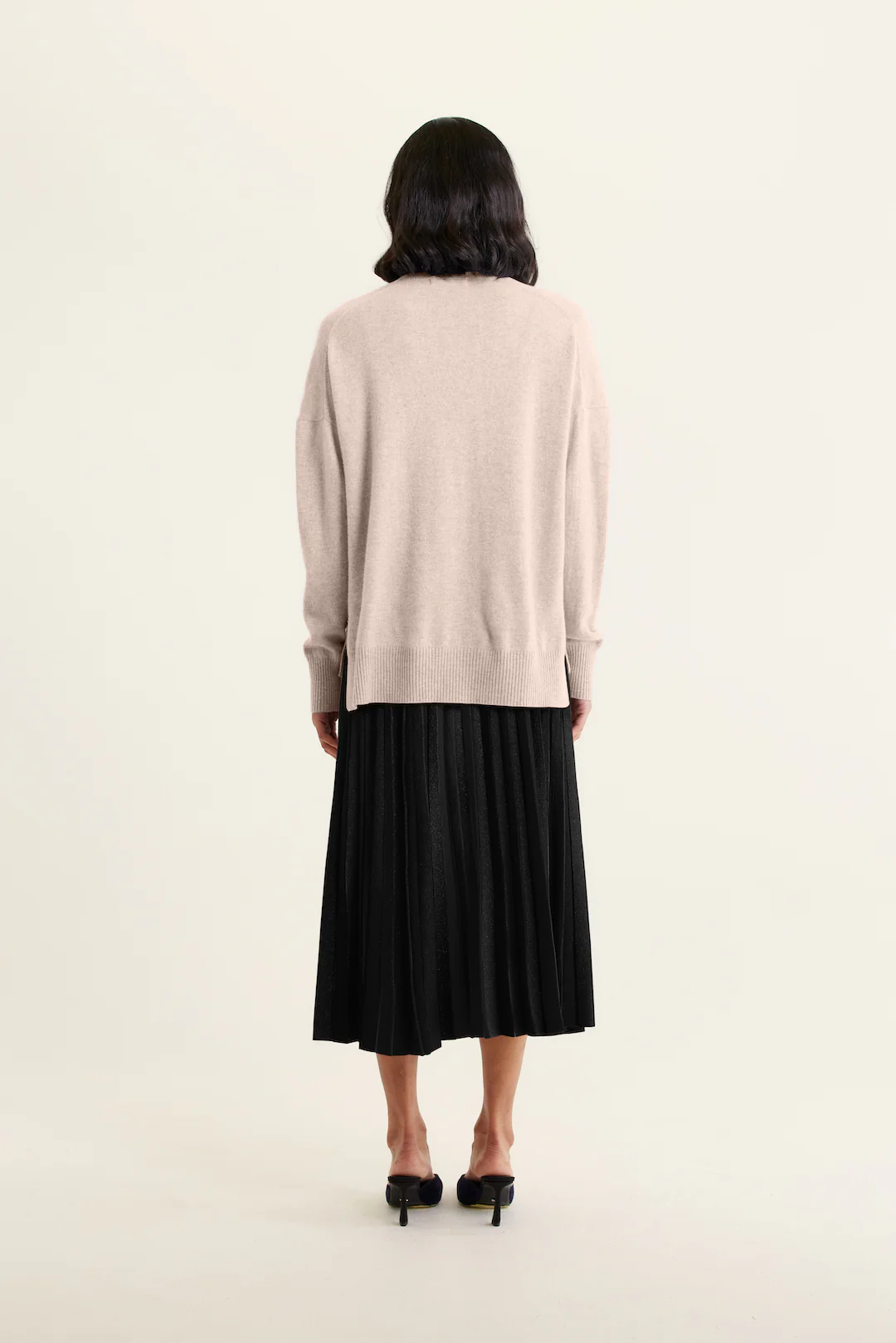 Iris Cashmere Crew Sweater In Lightweight Beige - Image 3