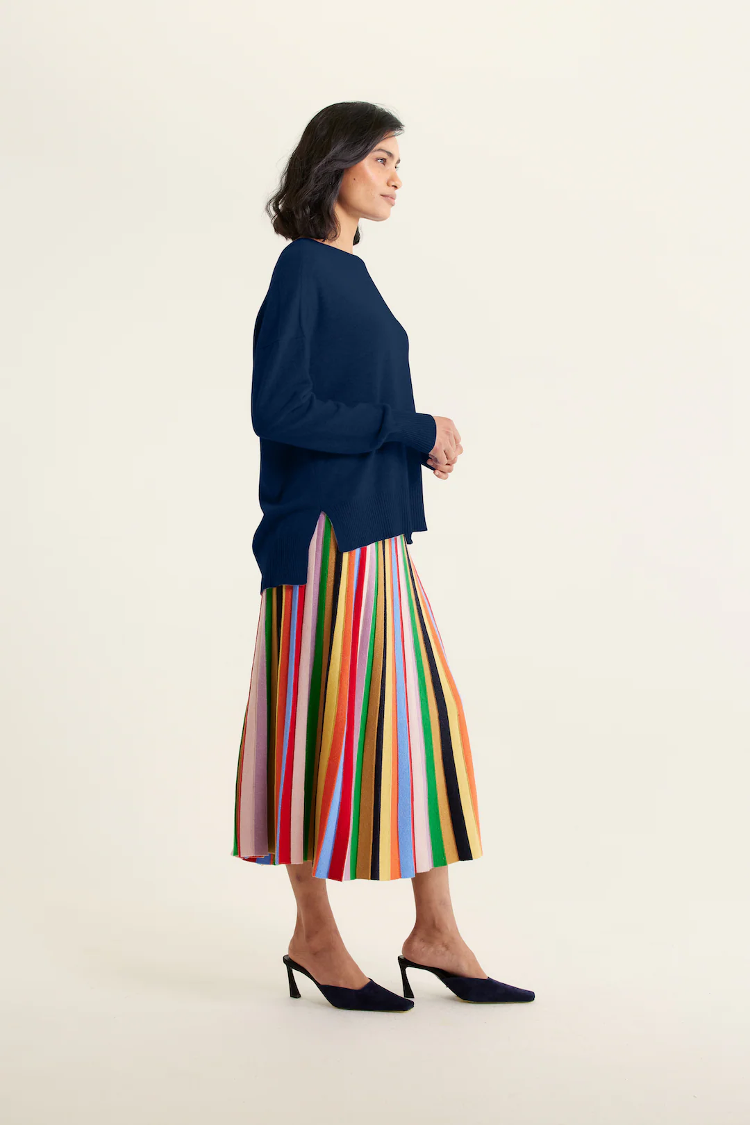 Iris Cashmere Crew Sweater In Midnight Navy - Image 2
