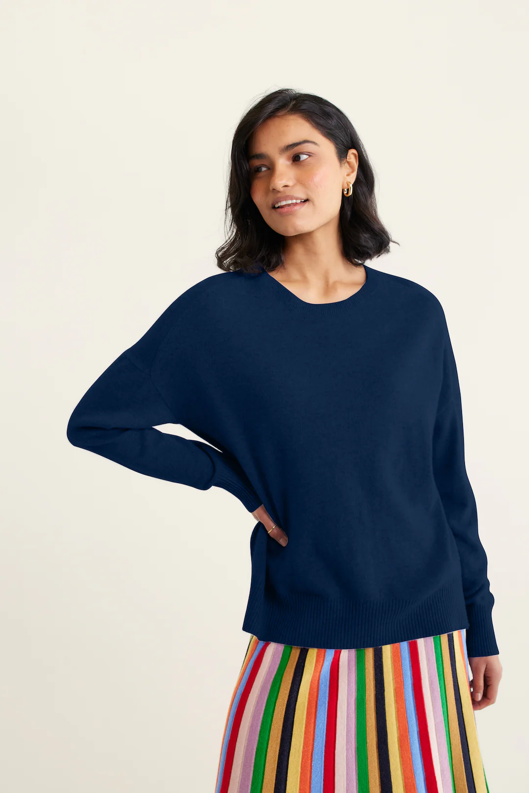 Iris Cashmere Crew Sweater In Midnight Navy - Image 3