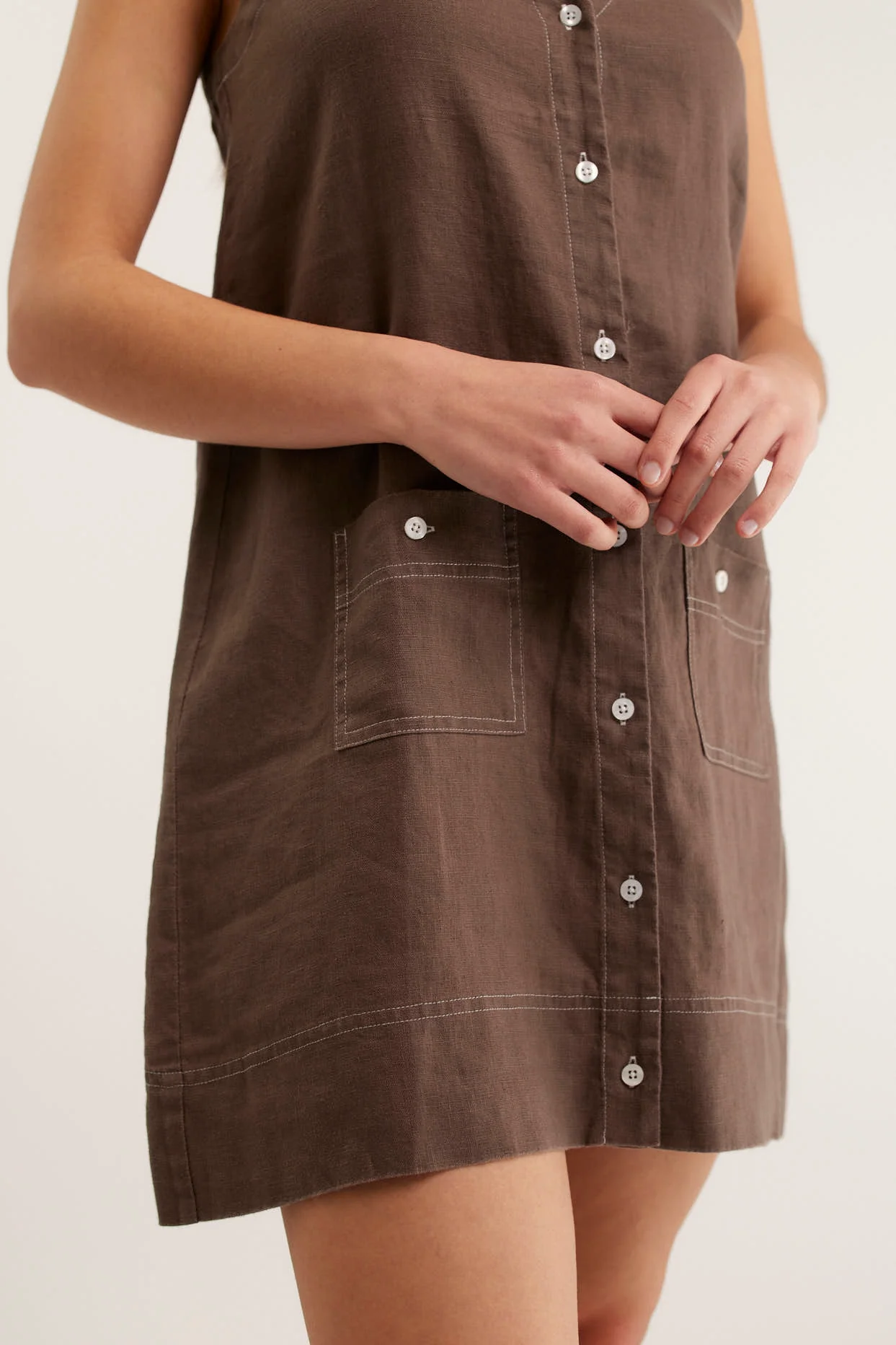 Tani Linen Dress In Choc/White - Image 3
