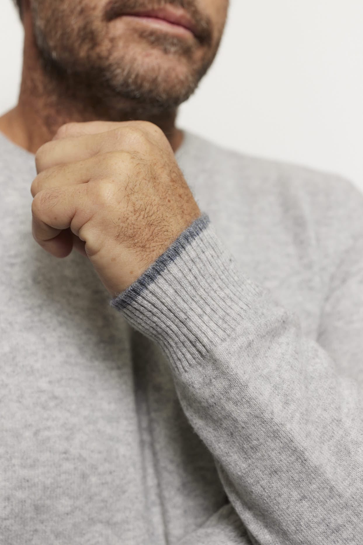 Jules Cashmere Sweater in Grey - Image 5