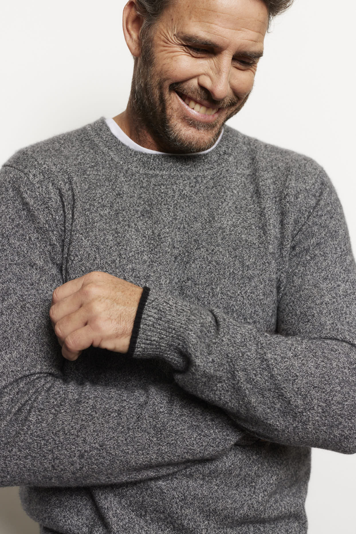 Jules Cashmere Sweater in Mottled - Image 7
