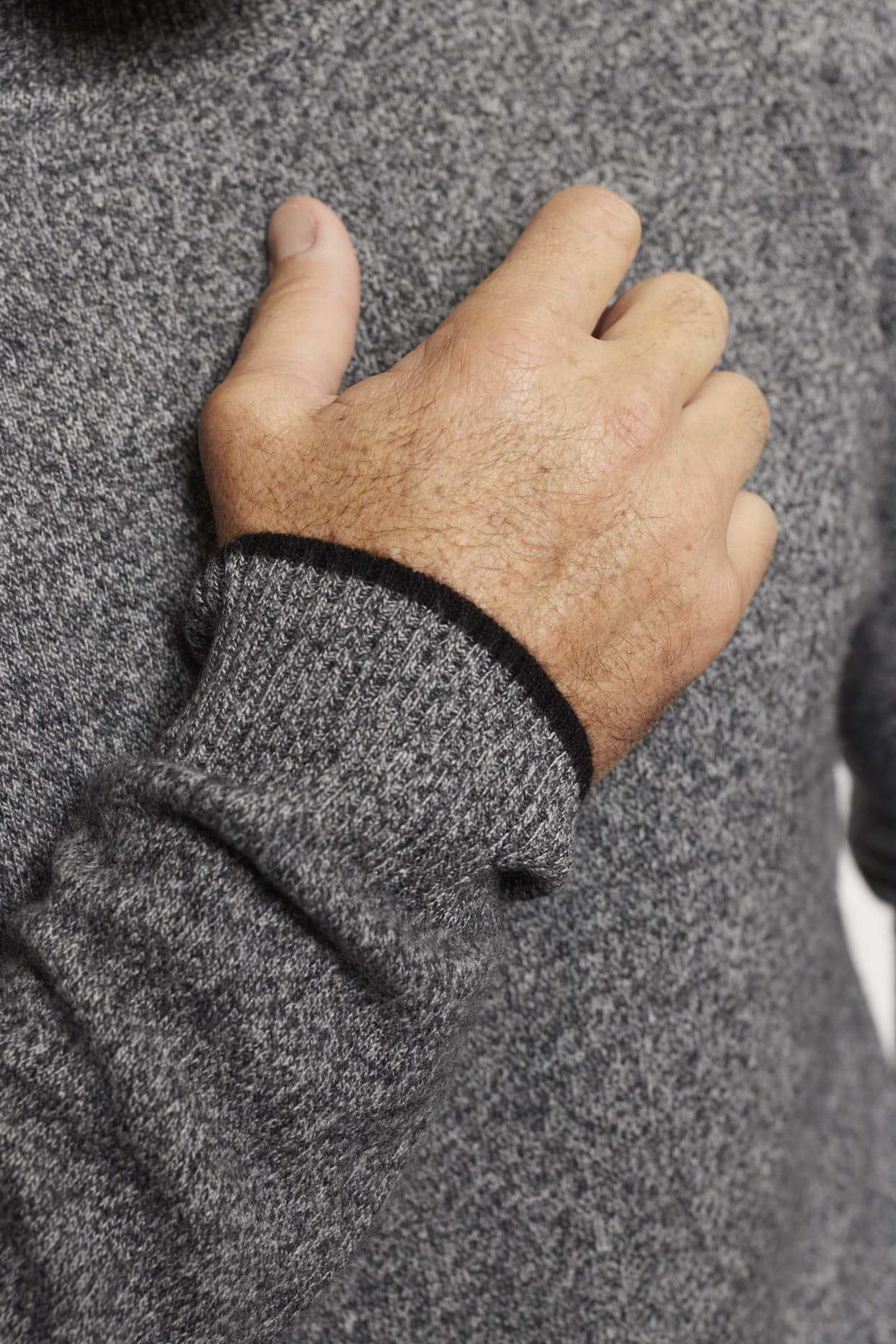 Jules Cashmere Sweater in Mottled - Image 8