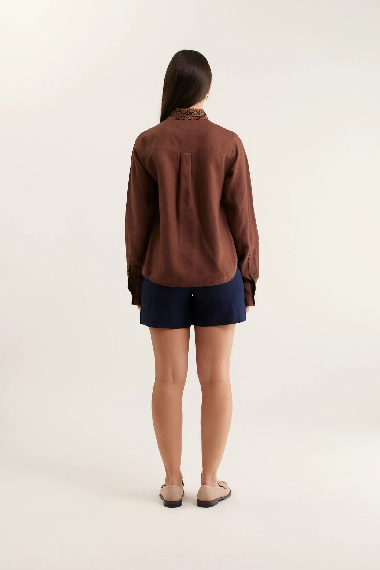 Lacey Linen Shirt In Choc - Image 2