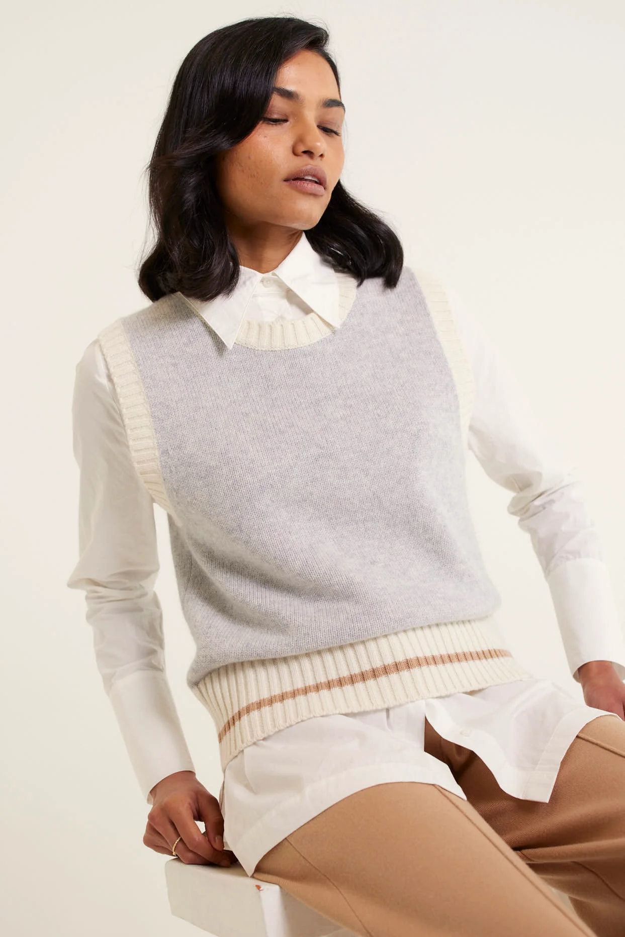 Lexington Merino Cashmere Vest In Grey - Image 3