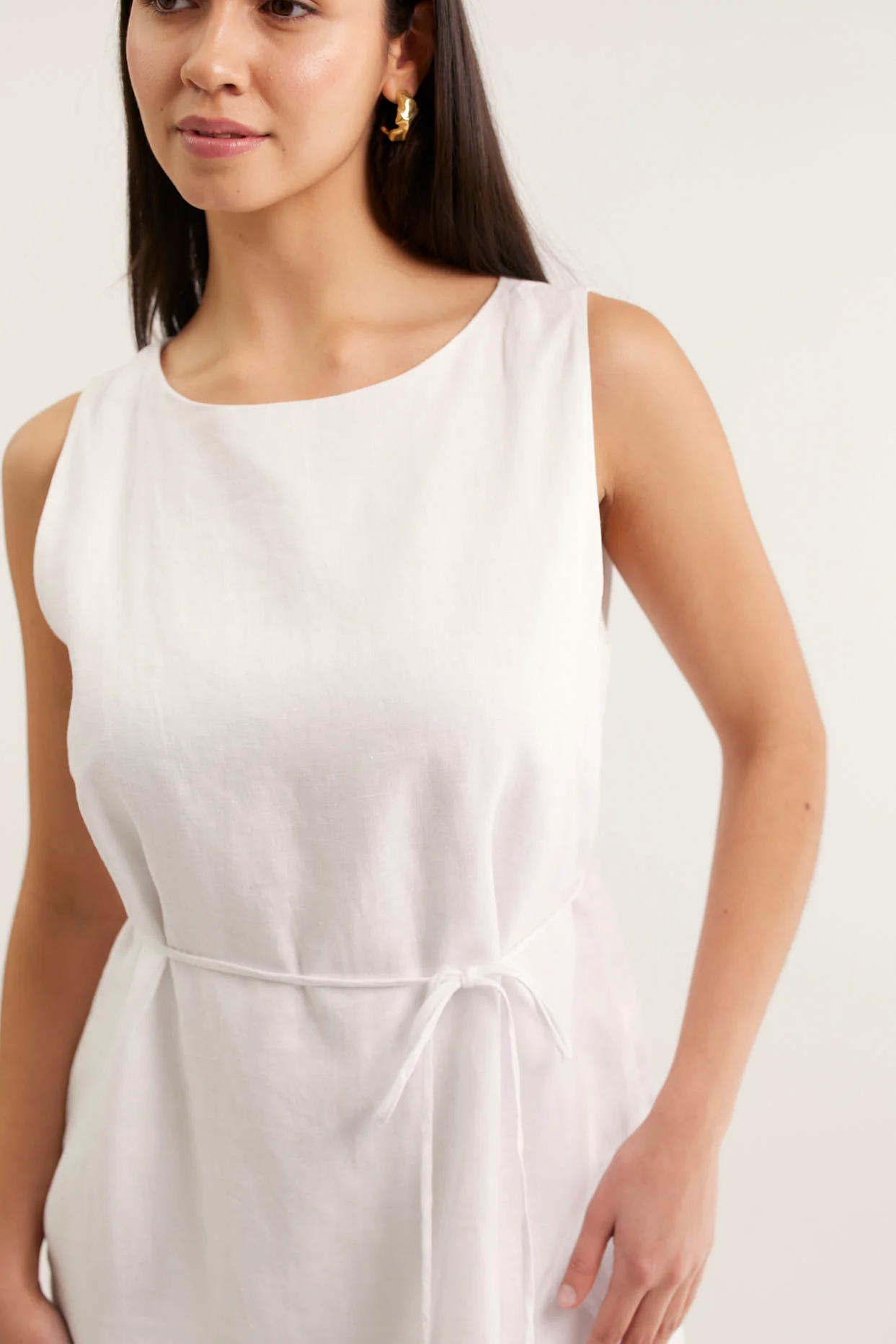 Rommy Linen Dress In White - Image 3