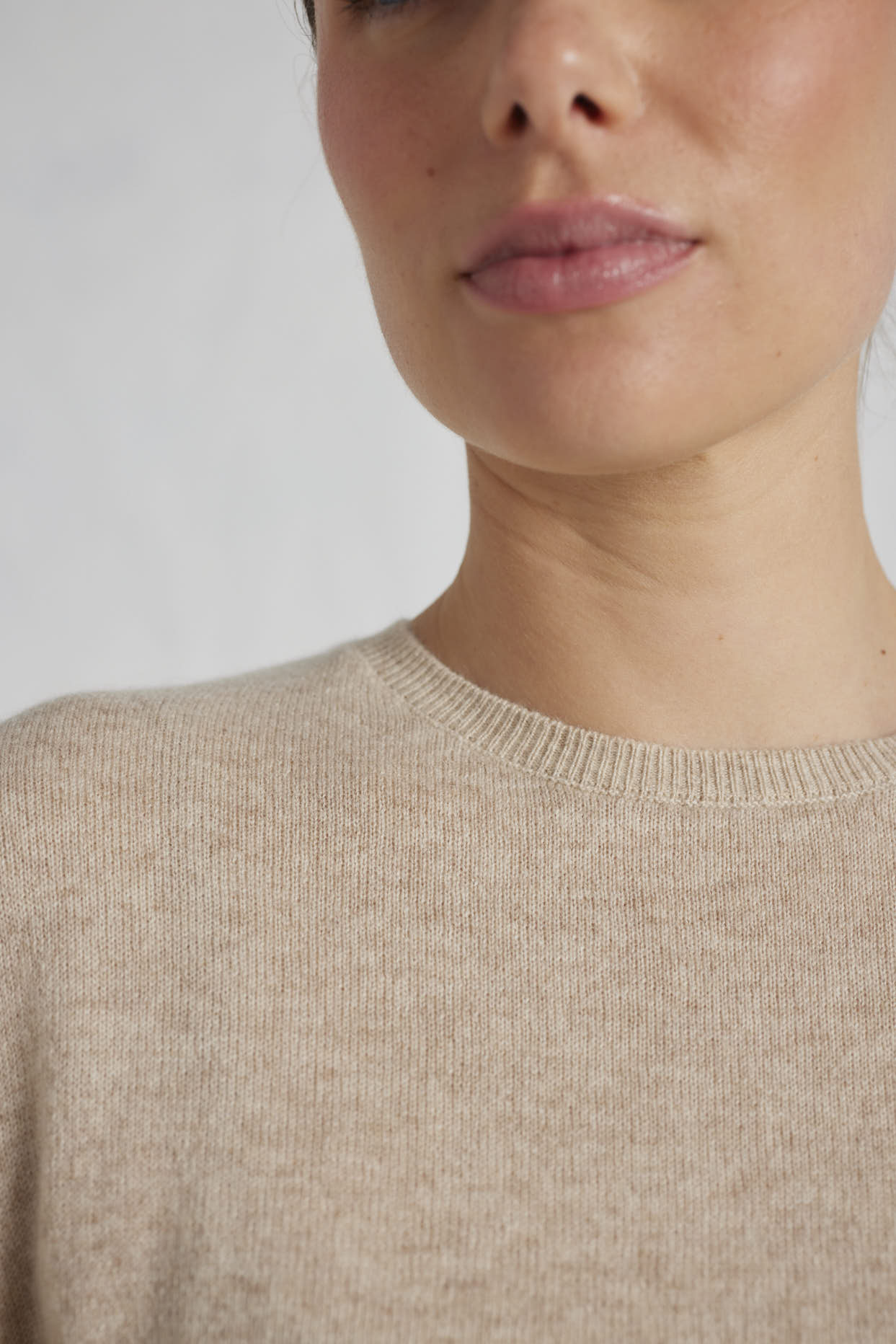 Sandy Cashmere Sweater in Oatmeal - Image 3