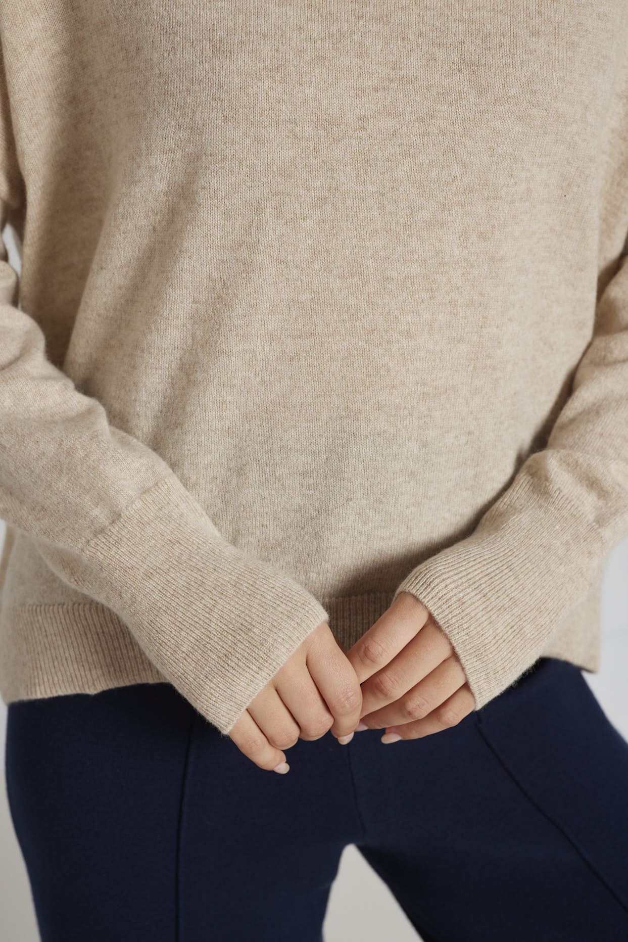Sandy Cashmere Sweater in Oatmeal - Image 4