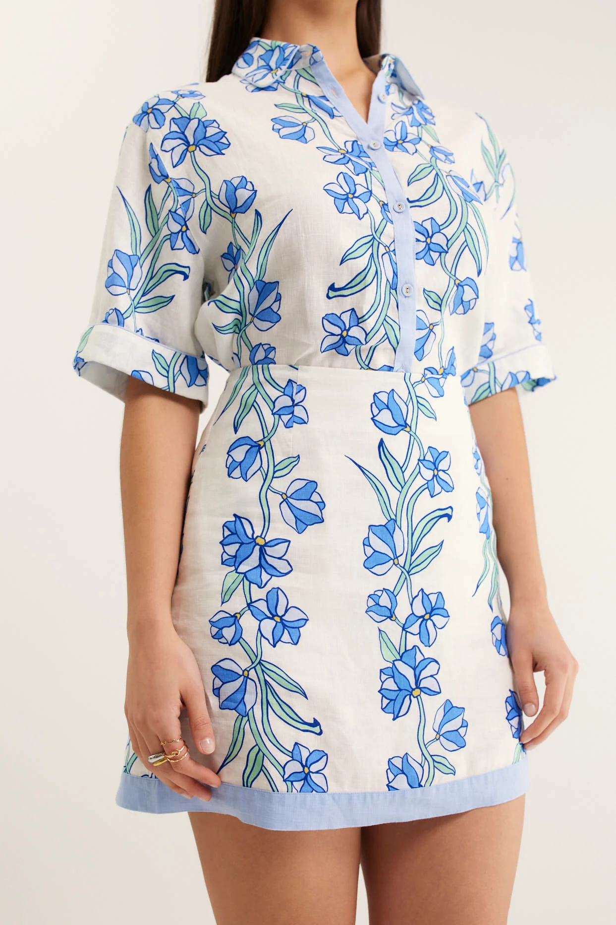 Saskia Linen Skirt  In Blue Vine Print - Image 2