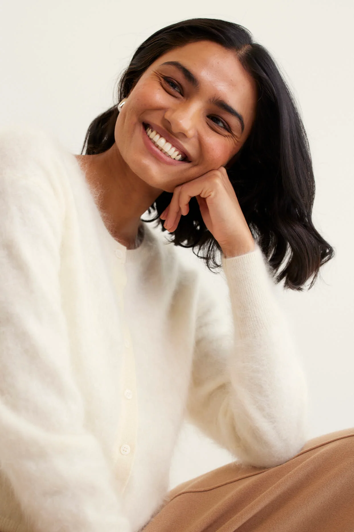 Sydney Brushed Cashmere Cardi In Ivory - Image 2