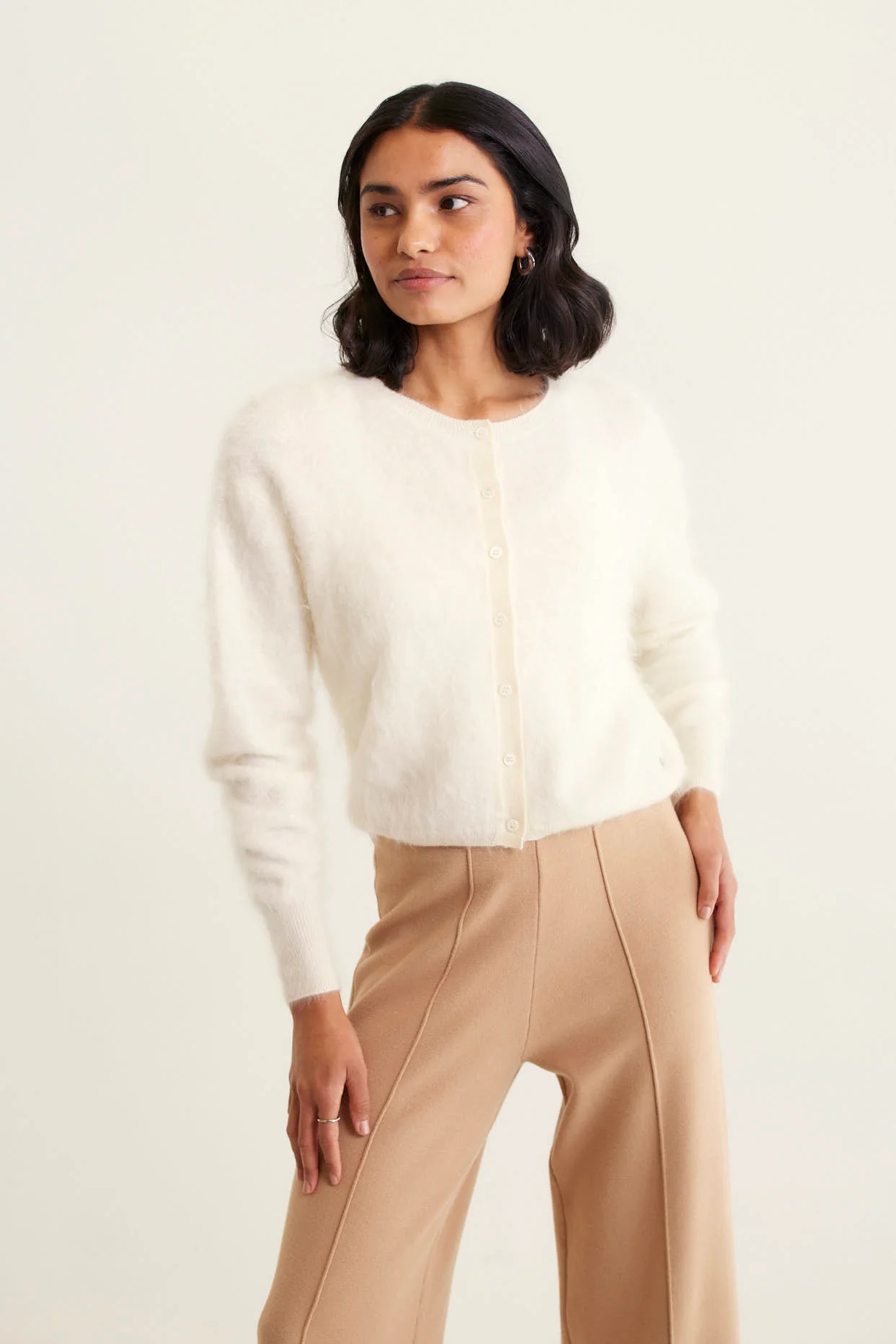 Sydney Brushed Cashmere Cardi In Ivory - Image 4