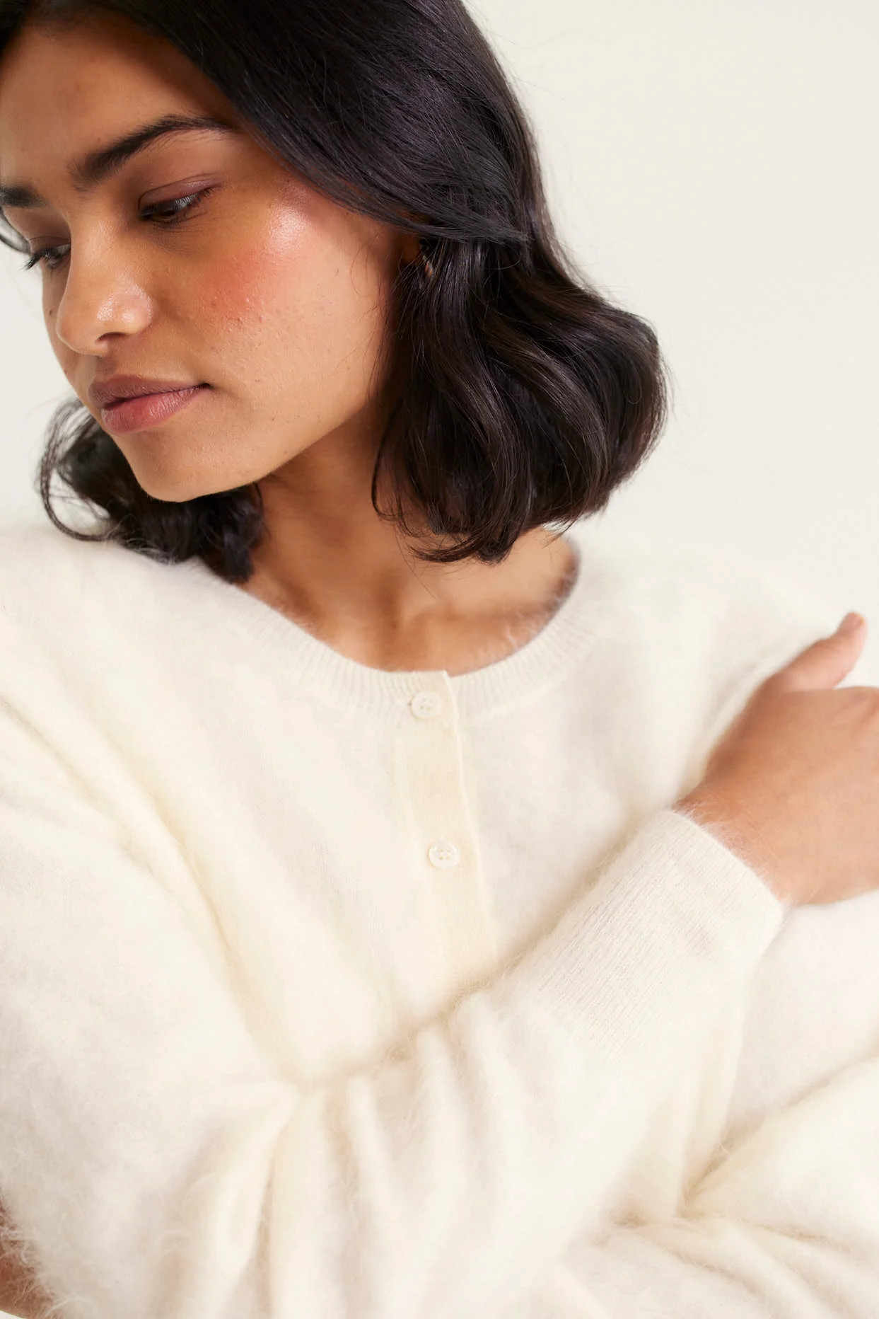 Sydney Brushed Cashmere Cardi In Ivory - Image 6