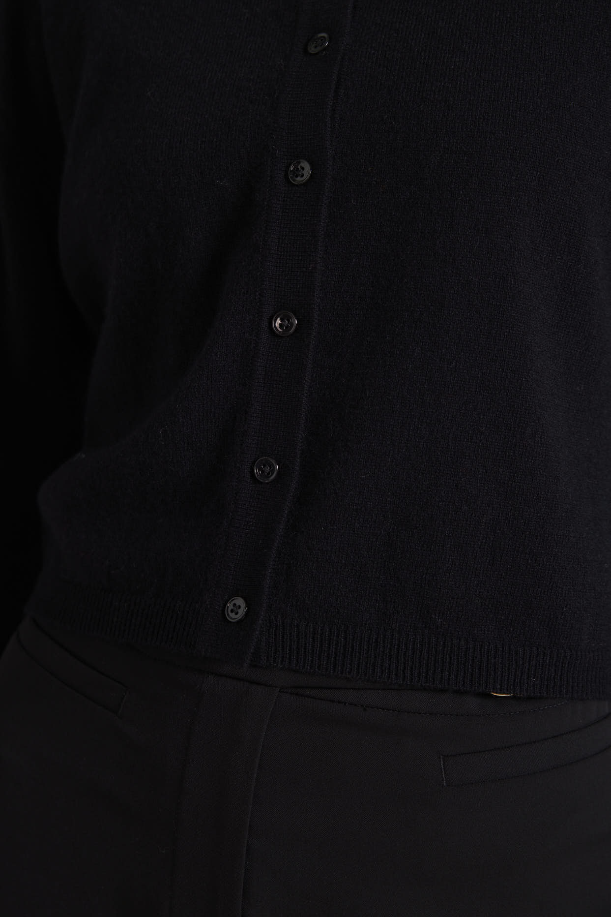 Sydney Cardi in Black - Image 4