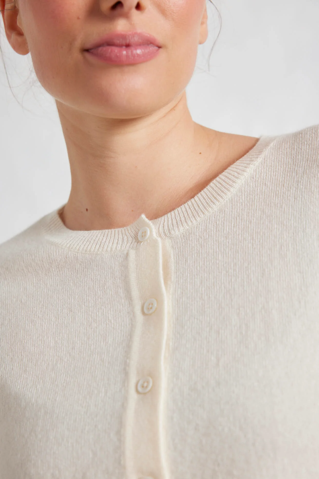 Sydney Cardi in White Alyssum - Image 5