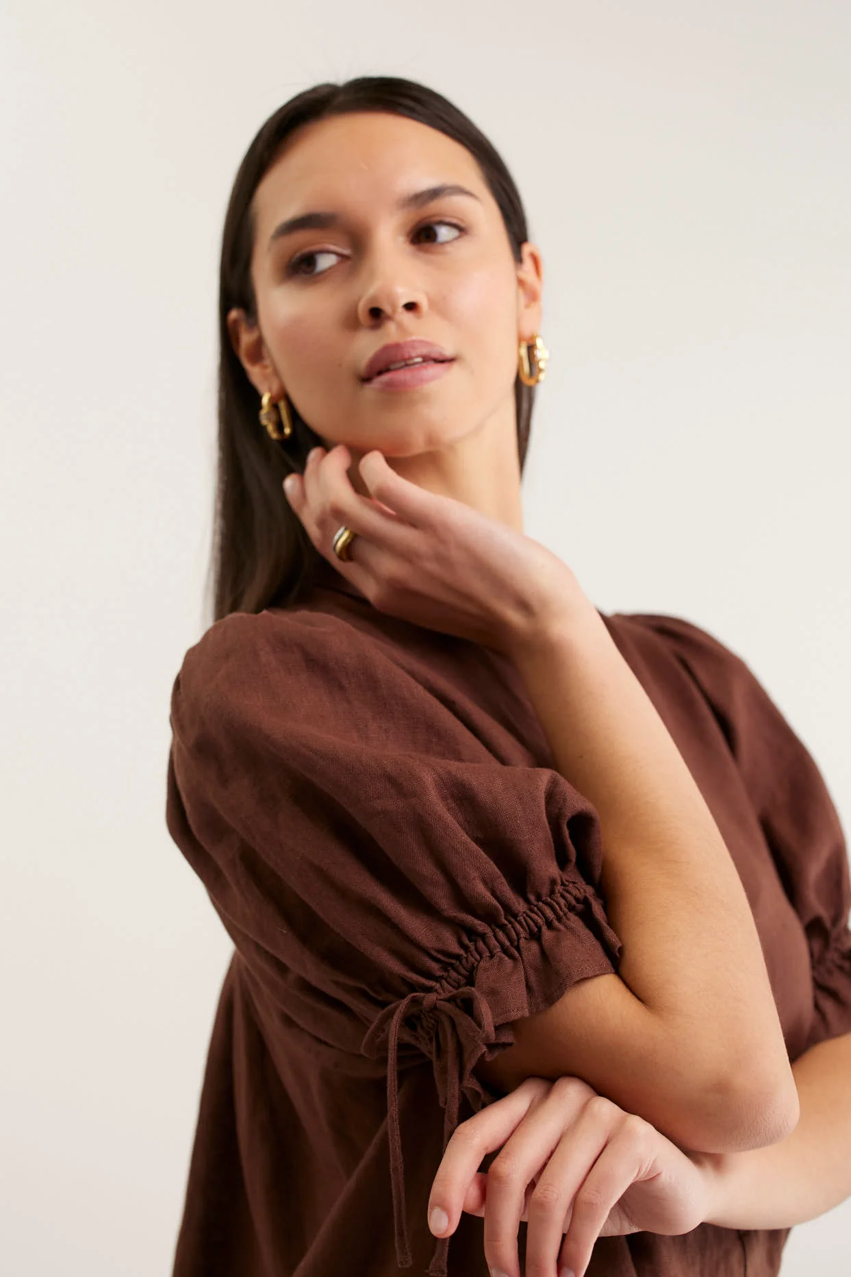 Tessa Linen Shirt In Choc - Image 2