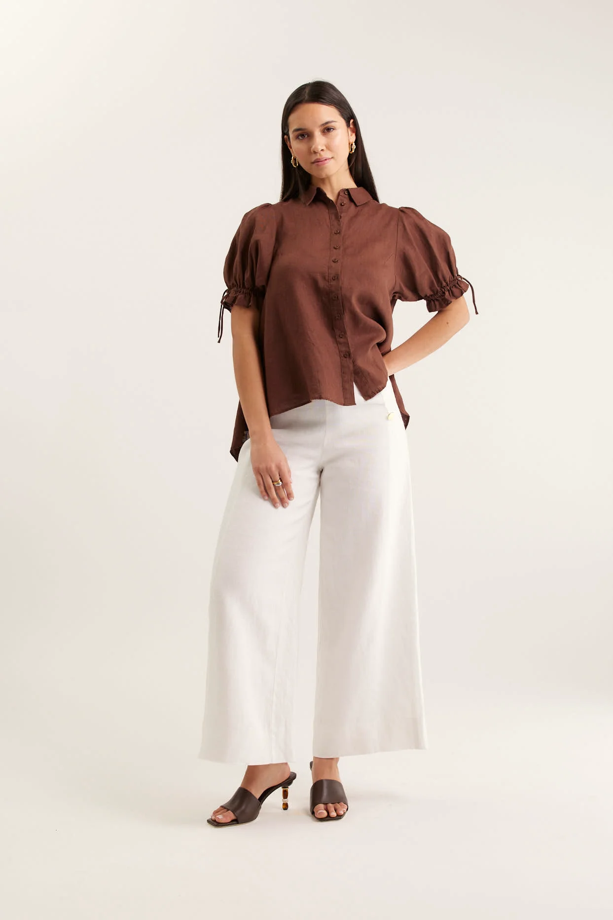 Tessa Linen Shirt In Choc - Image 3