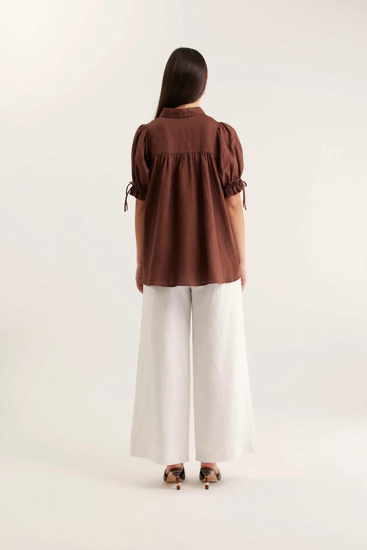 Tessa Linen Shirt In Choc - Image 4