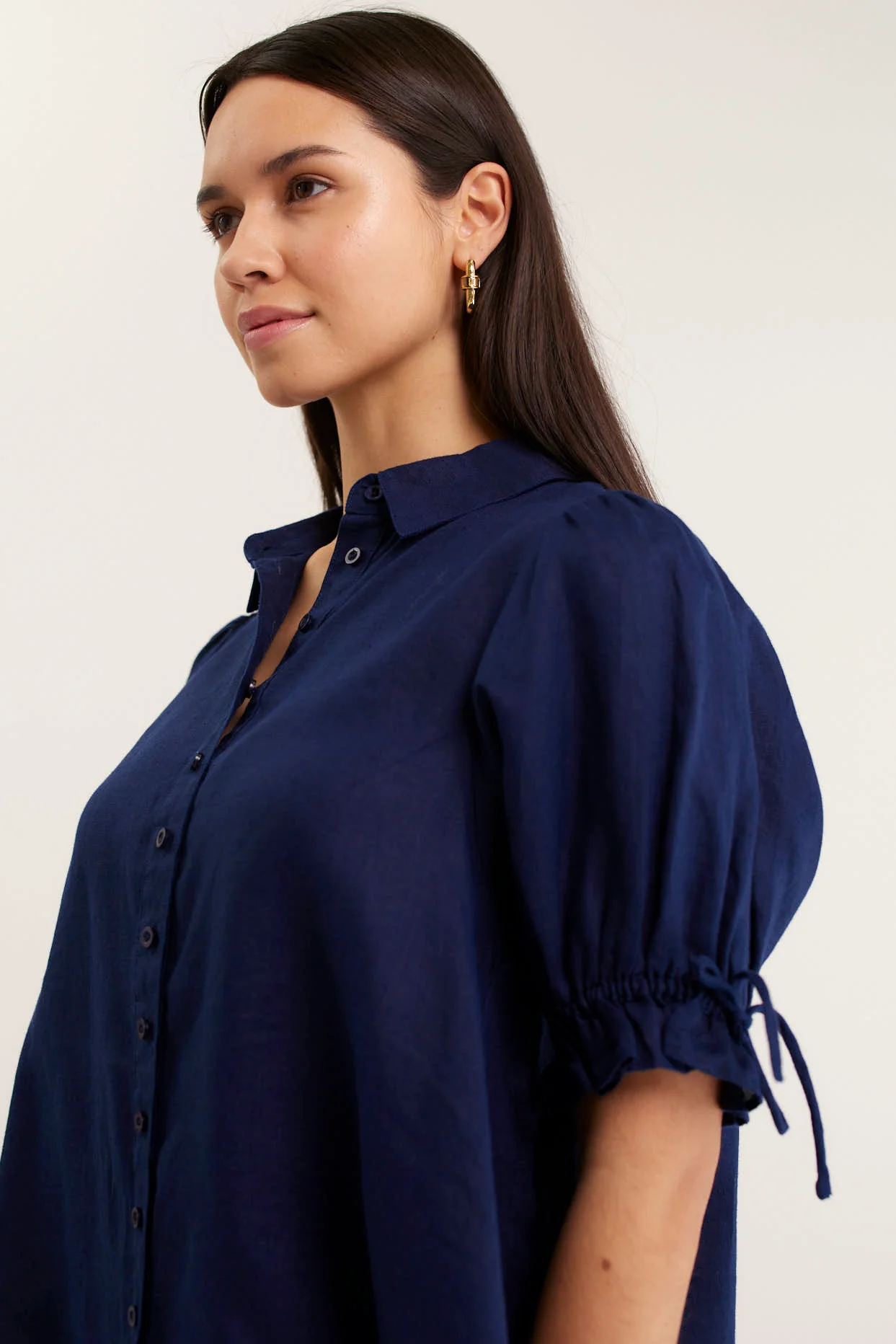 Tessa Linen Shirt In Navy - Image 2