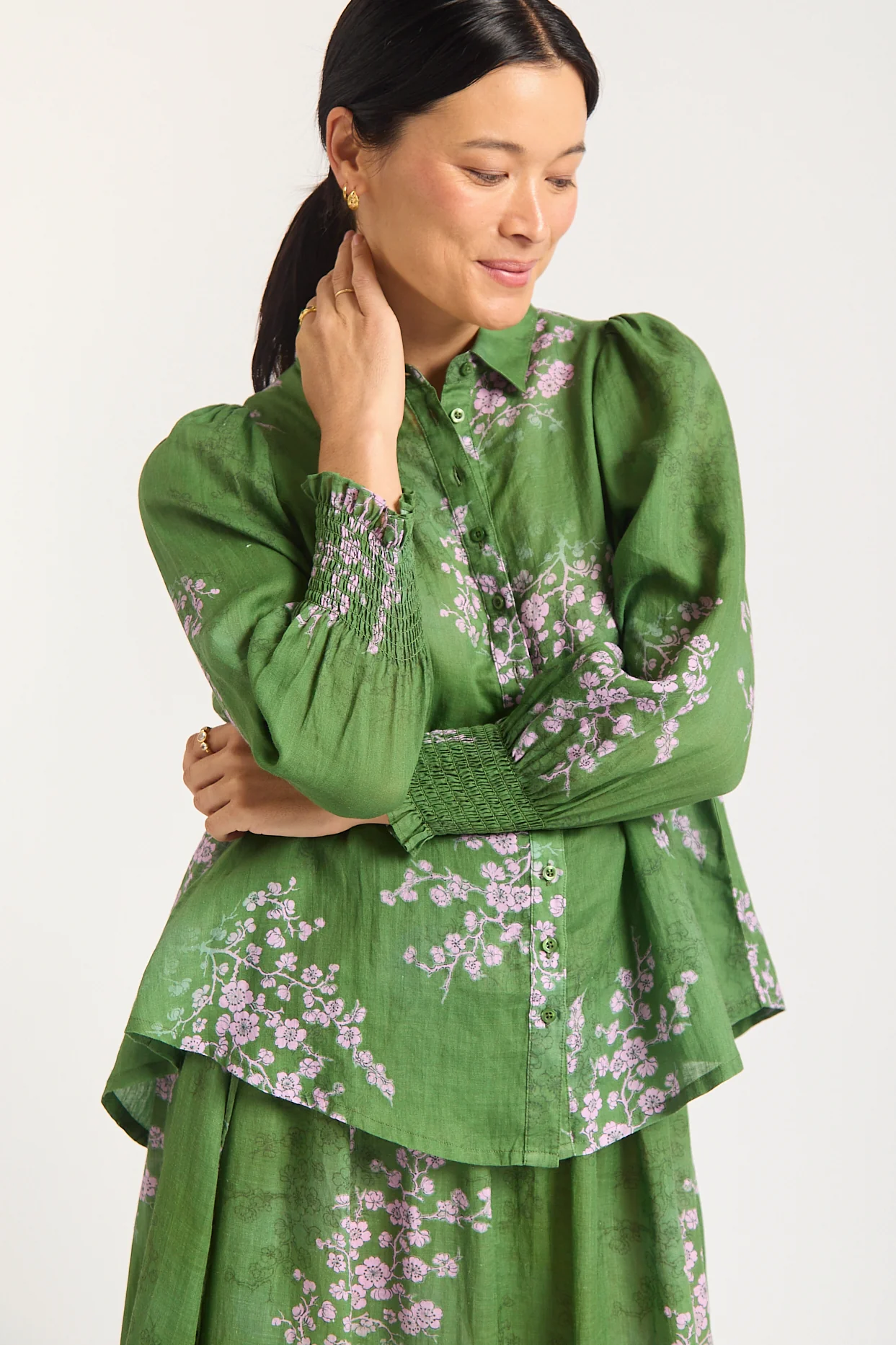 Willa Ramie Shirt  In Maple Print - Image 4