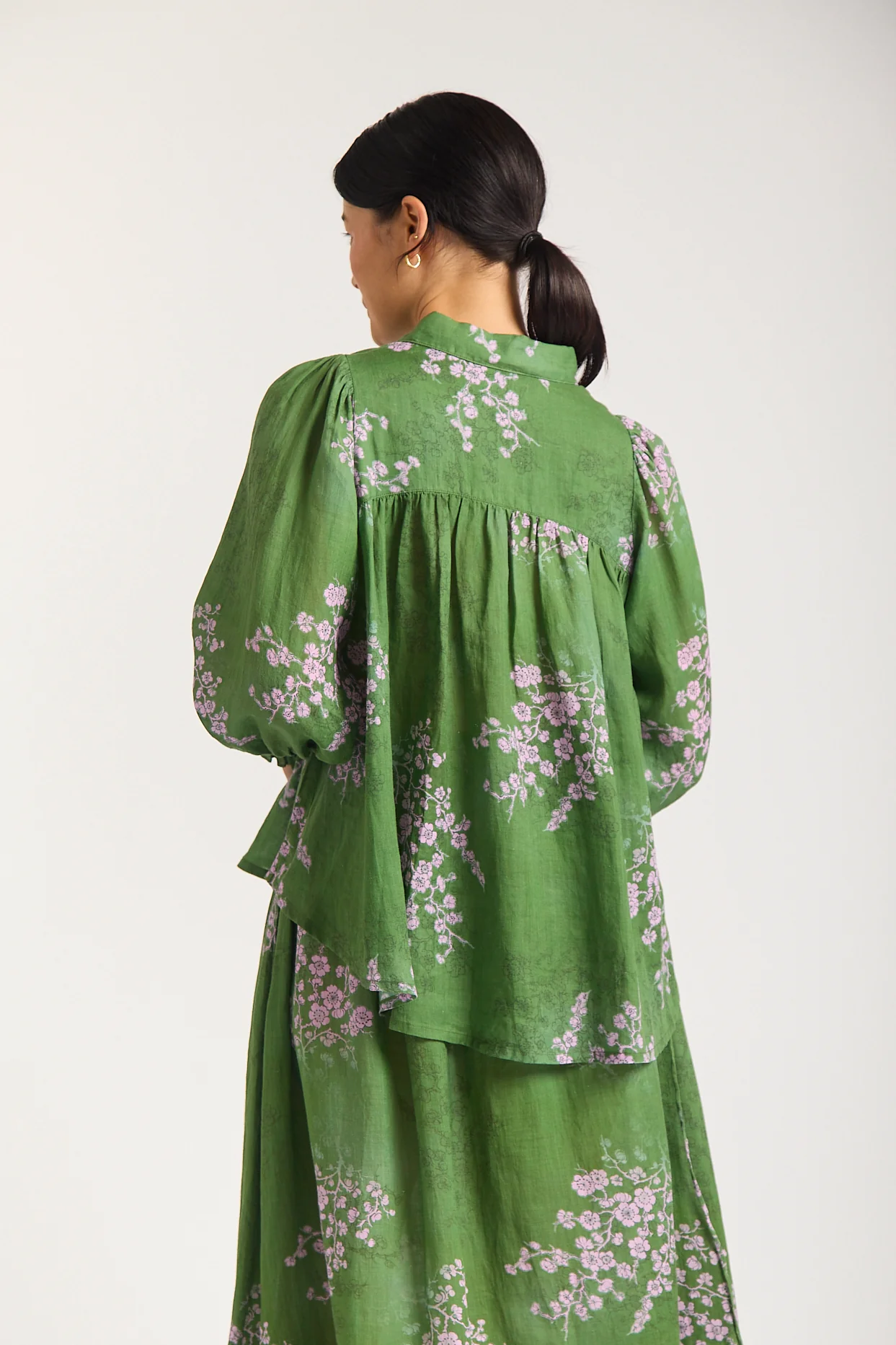 Willa Ramie Shirt  In Maple Print - Image 5